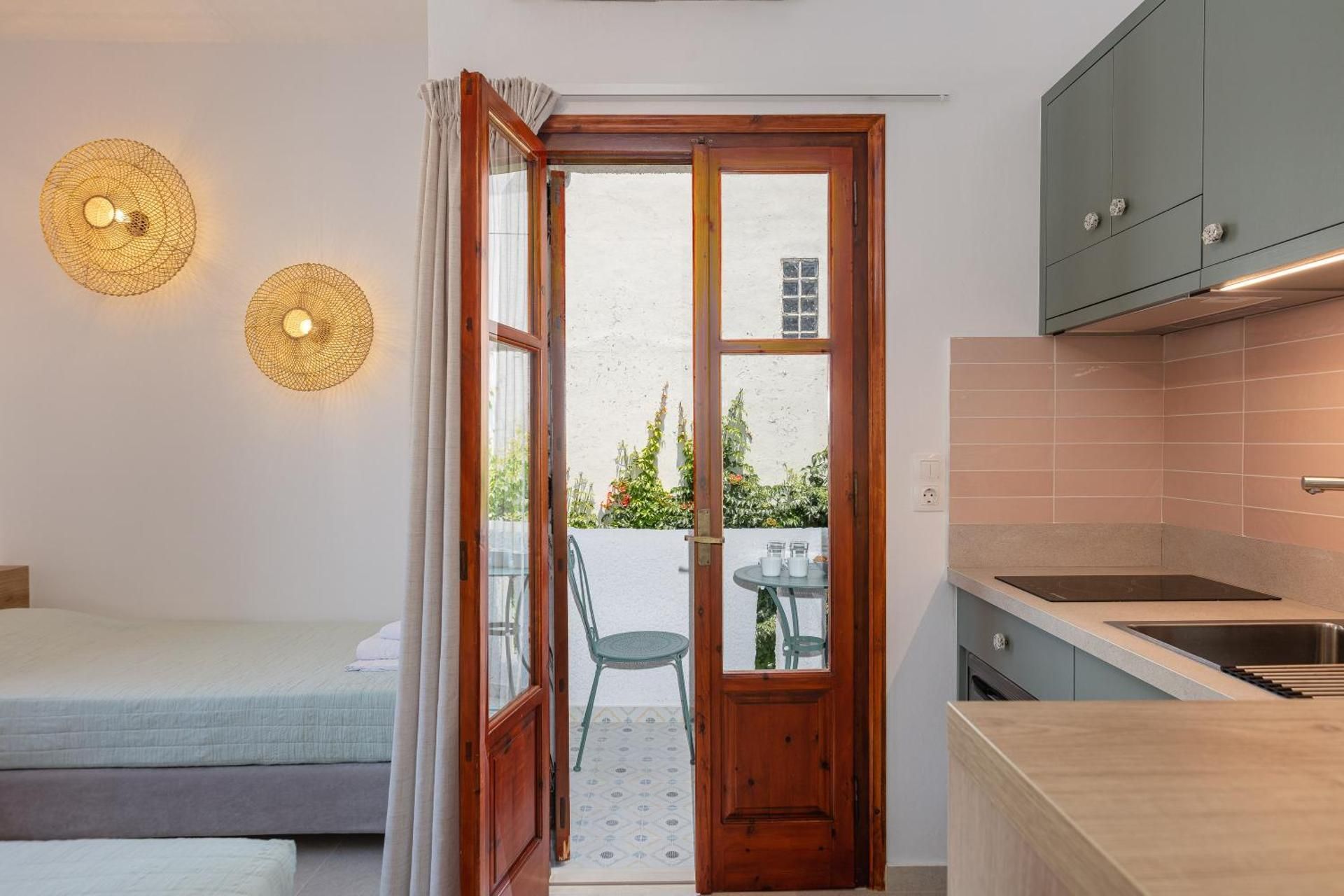 Studio (2 Adults)
