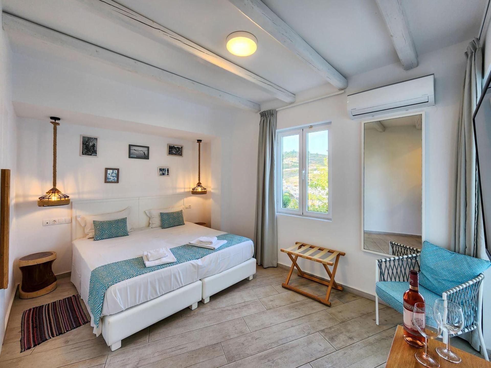 Deluxe Double Room with Side Sea View