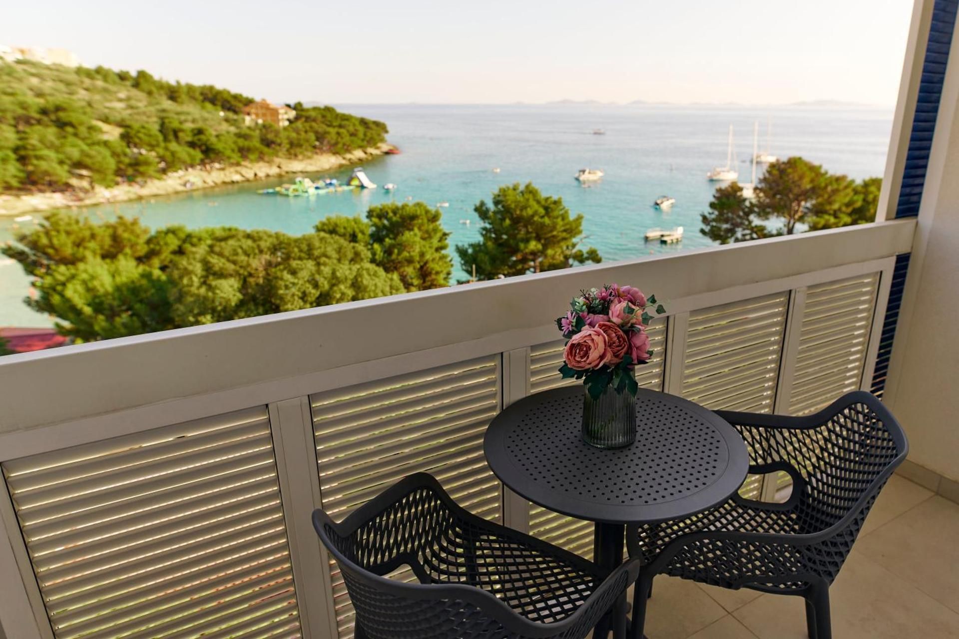 Family Room with Sea View and Balcony