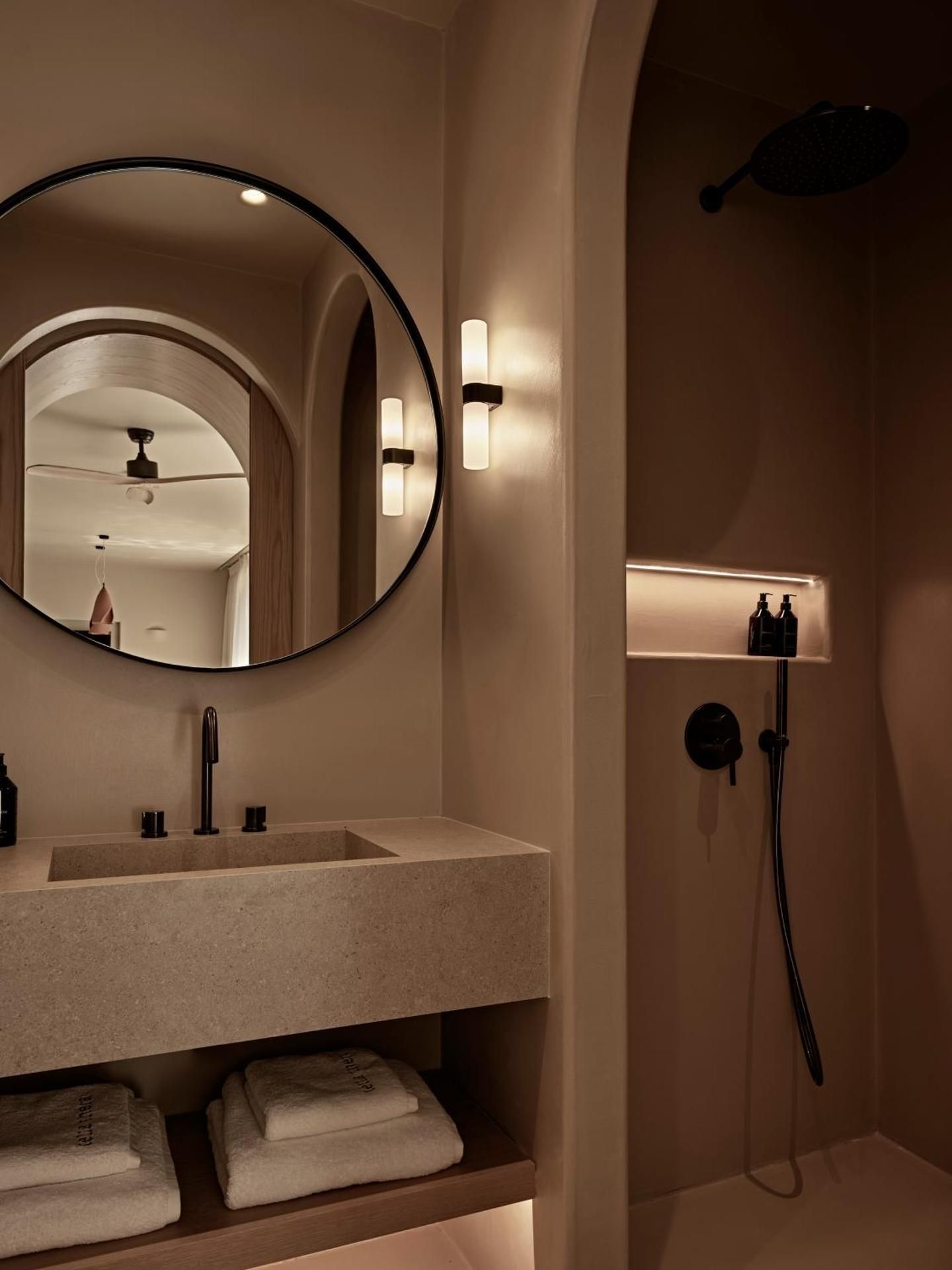 Deluxe Suite with Pool, Terrace and Sea View