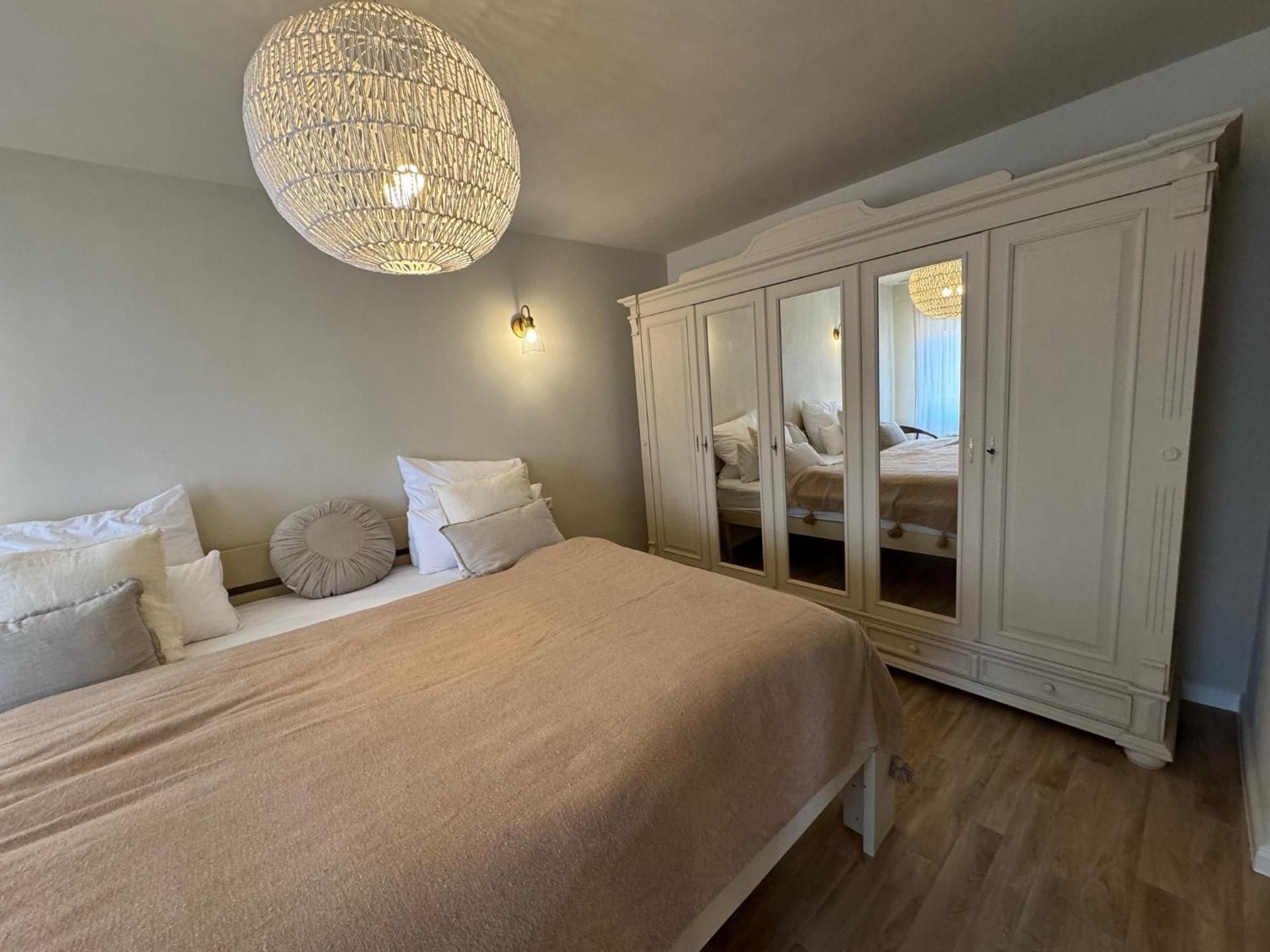One-Bedroom Deluxe Apartment