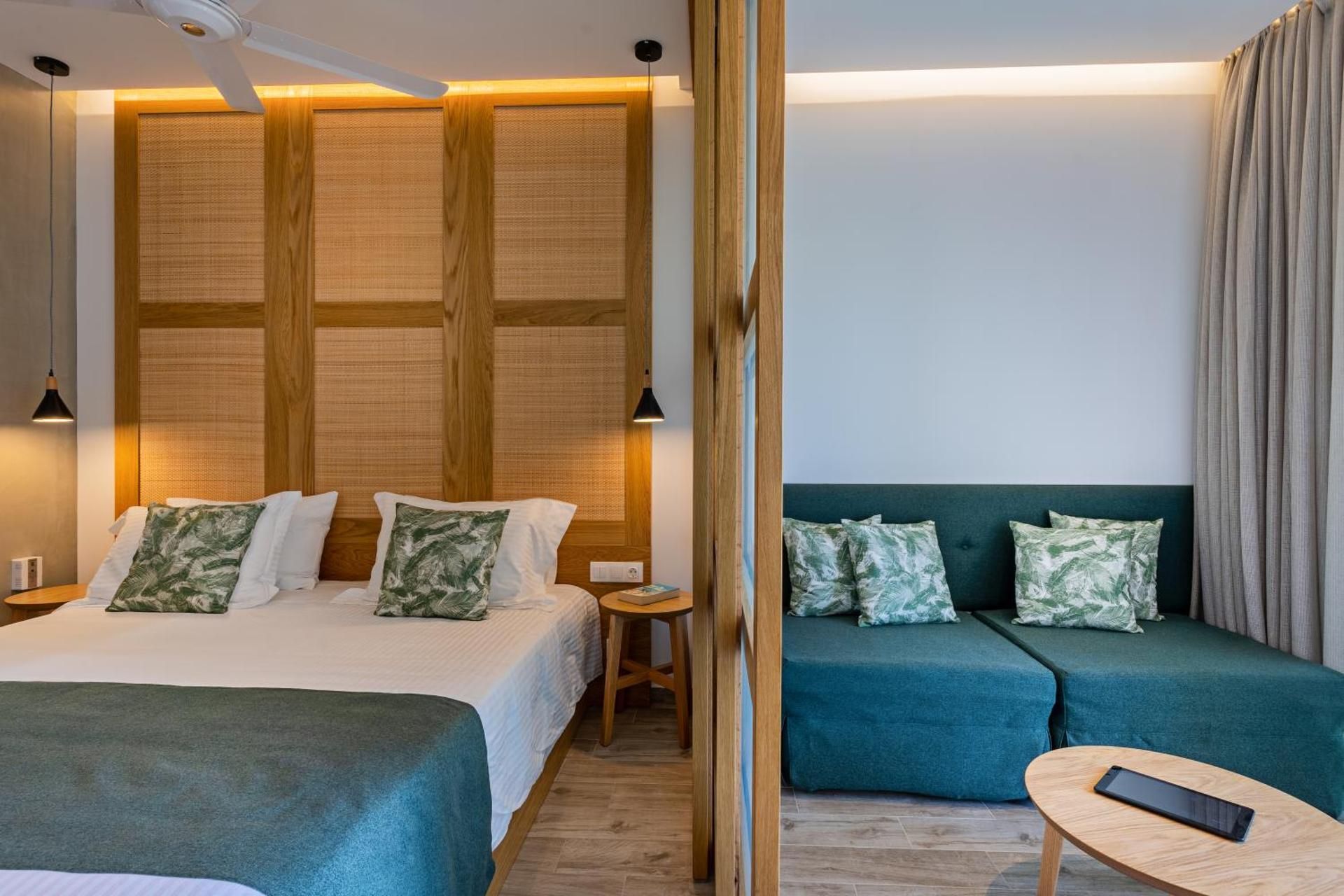 Junior Suite with Side Sea View