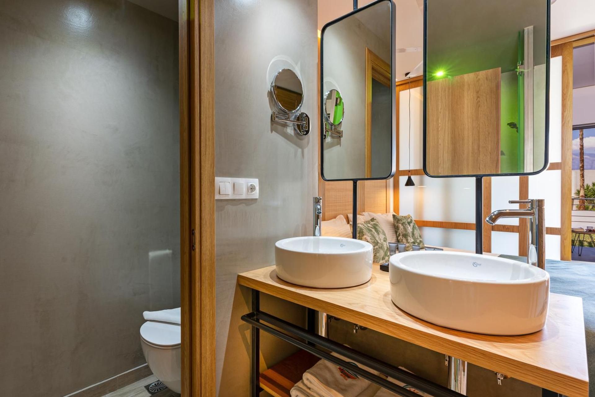 Junior Suite with Side Sea View