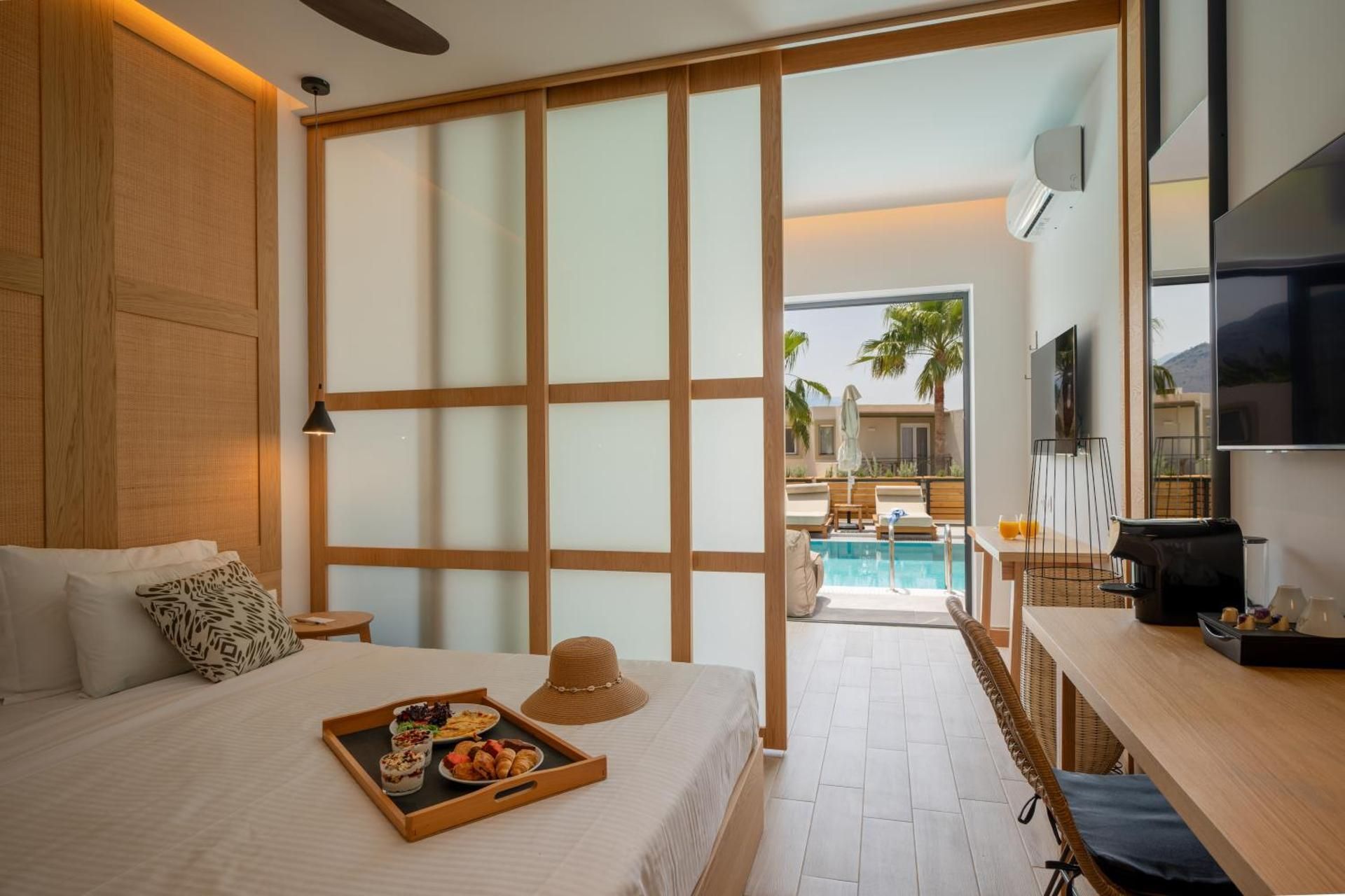 Junior Suite with sharing pool