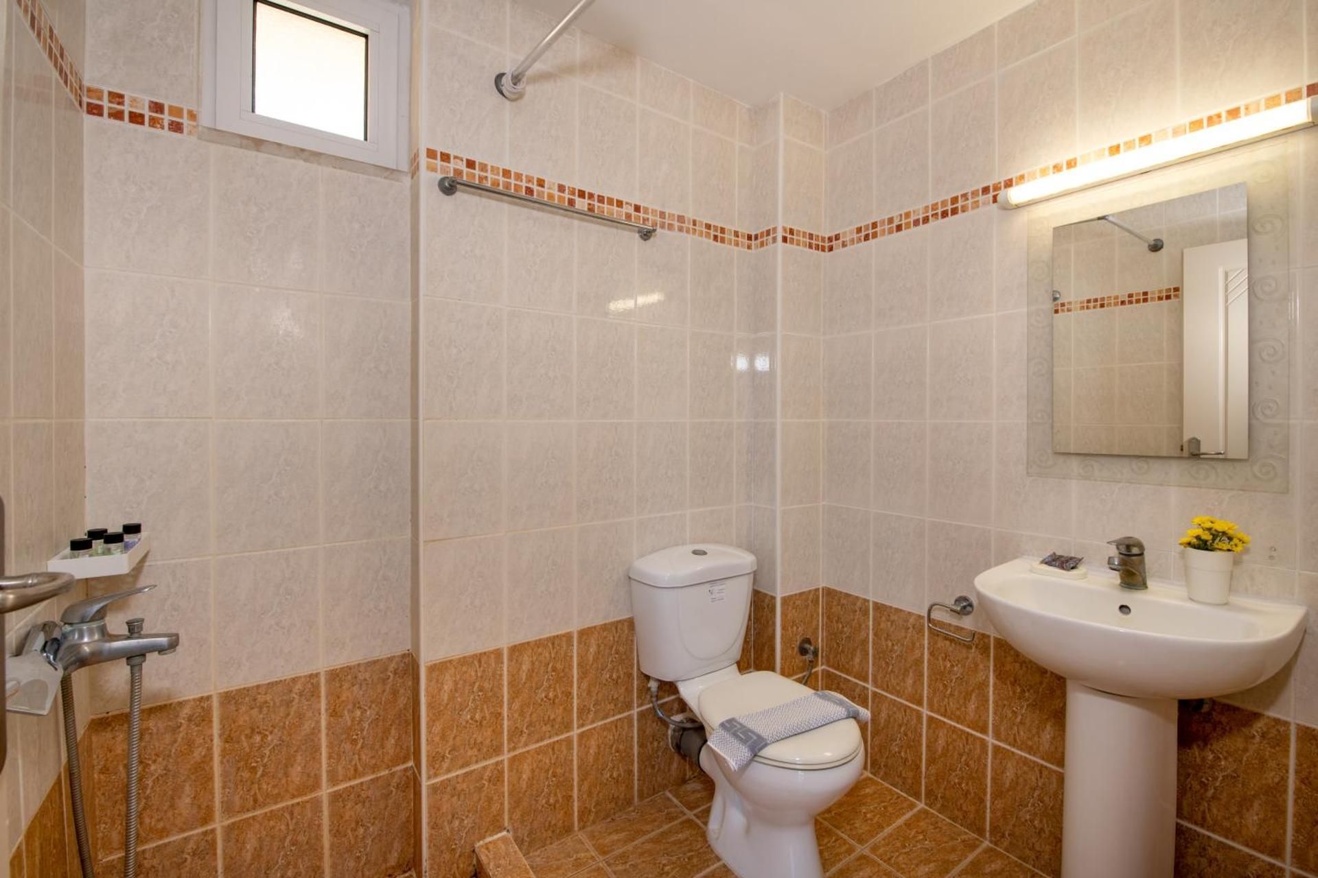One-Bedroom Apartment (2-4 Adults)