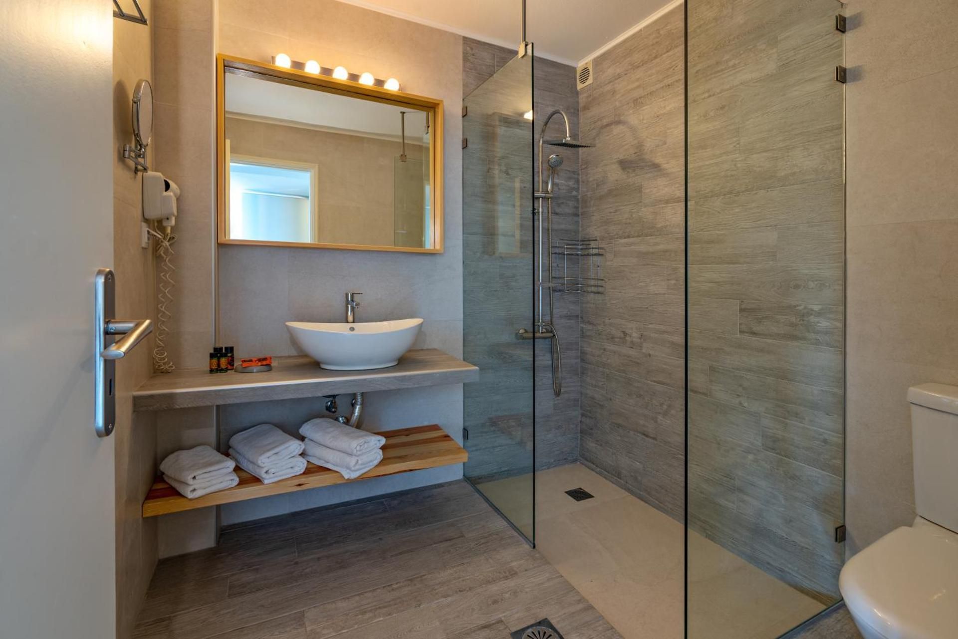 Two-Bedroom Apartment with Sea View (2-4 Adults) - Split Level