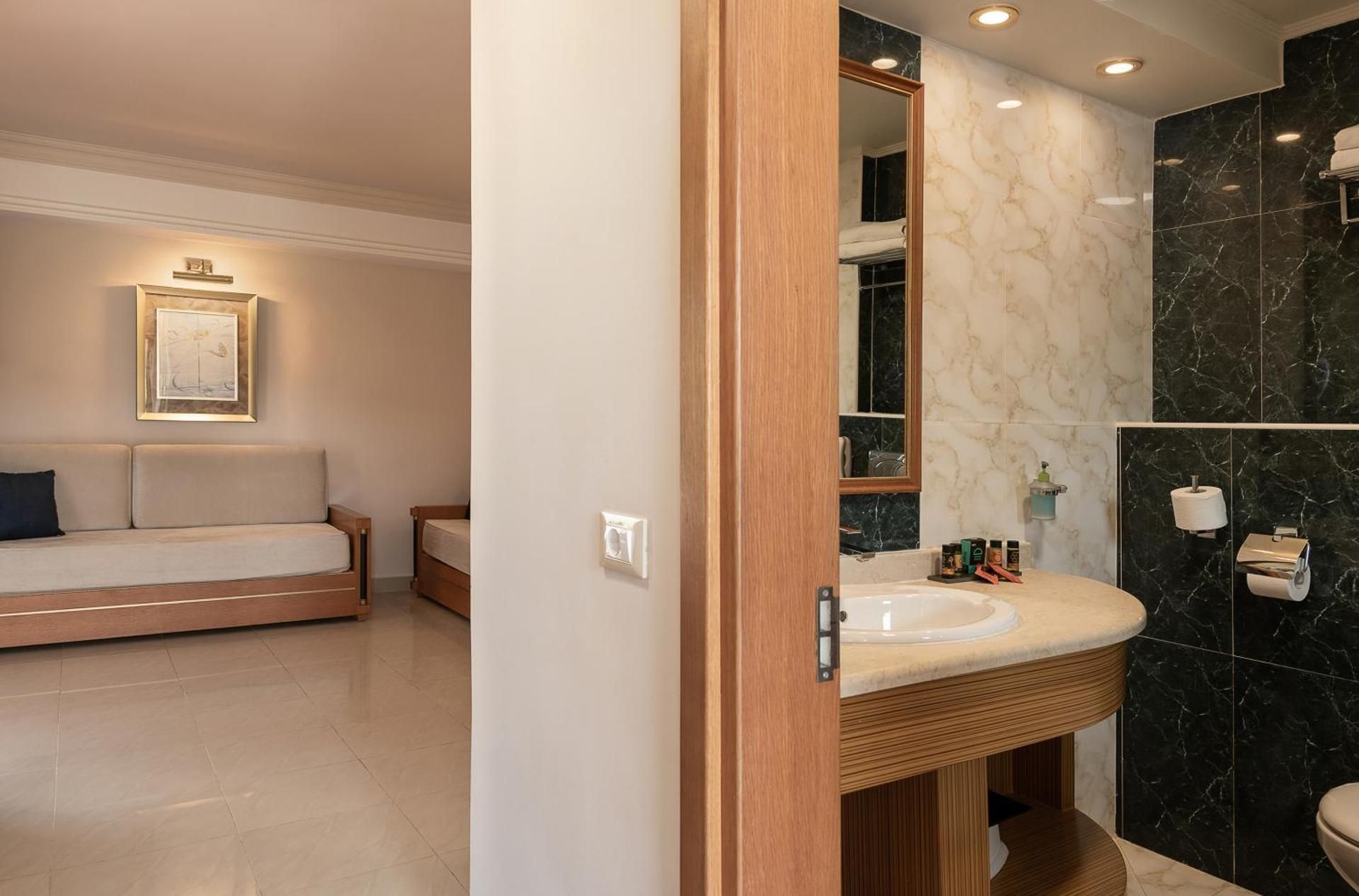 Family Suite with Garden View and Sharing Pool