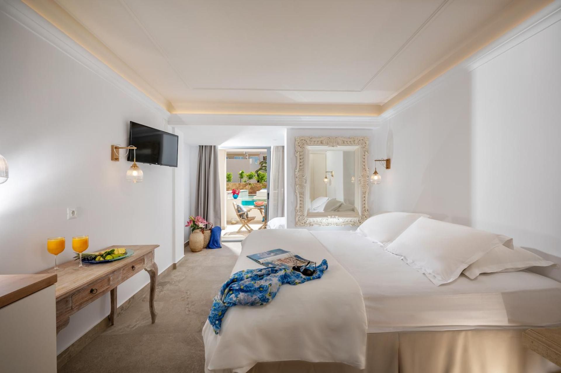 Grand suite by the sea with private pool