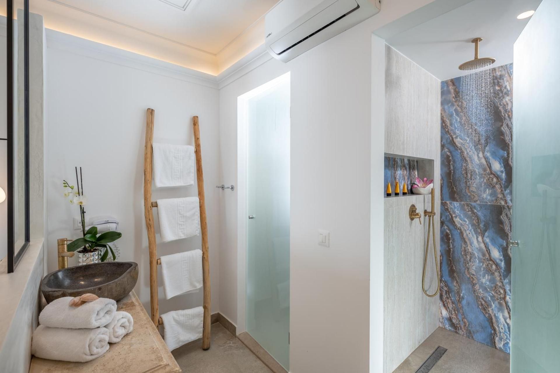 Signature suite pool view ground floor