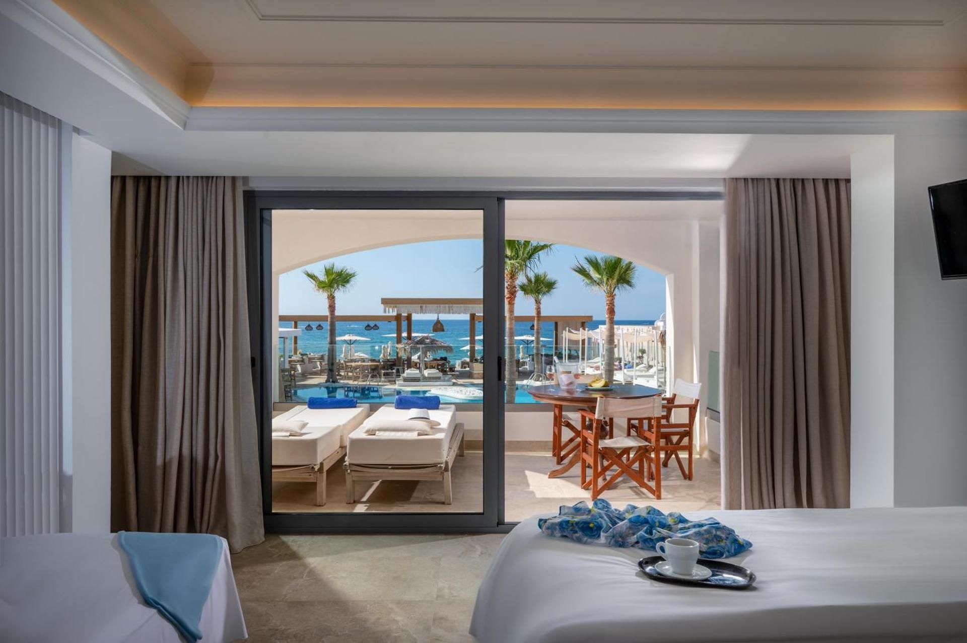Signature suite front sea view