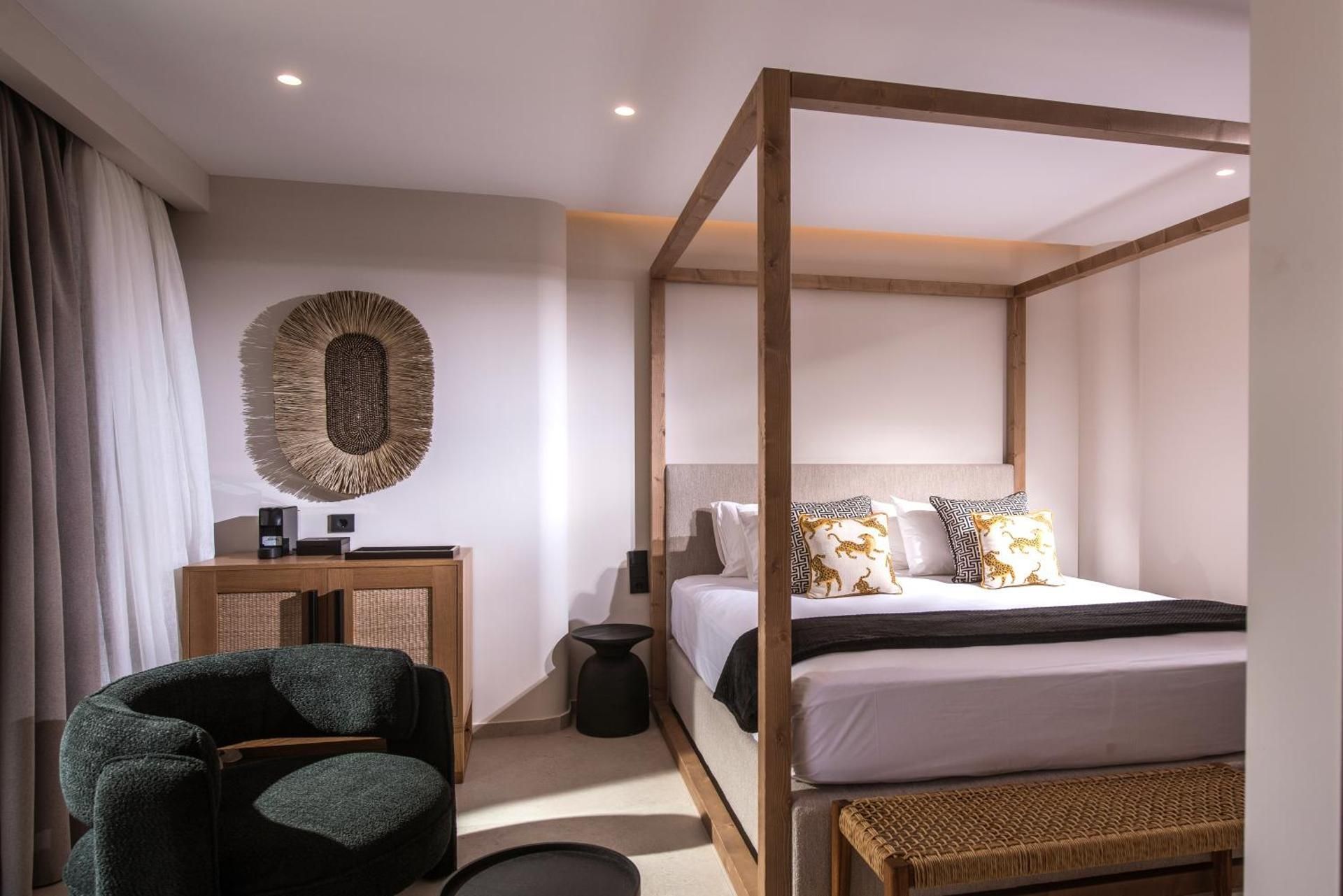 Deluxe Pool Front Suite