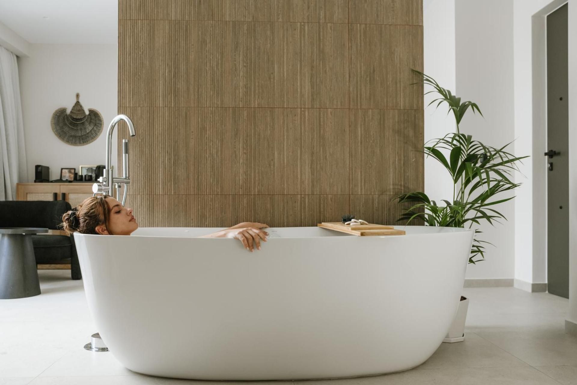 Deluxe Pool front Suite with Bathtub