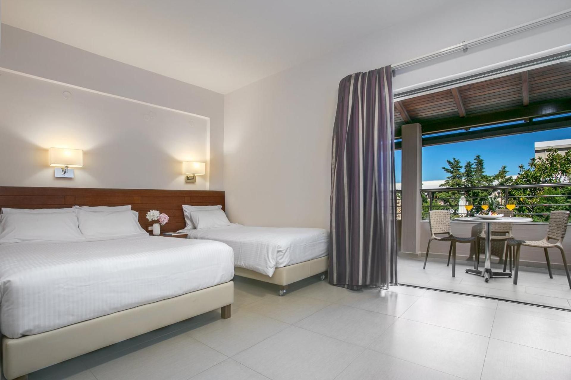 Studio with Pool or Garden View