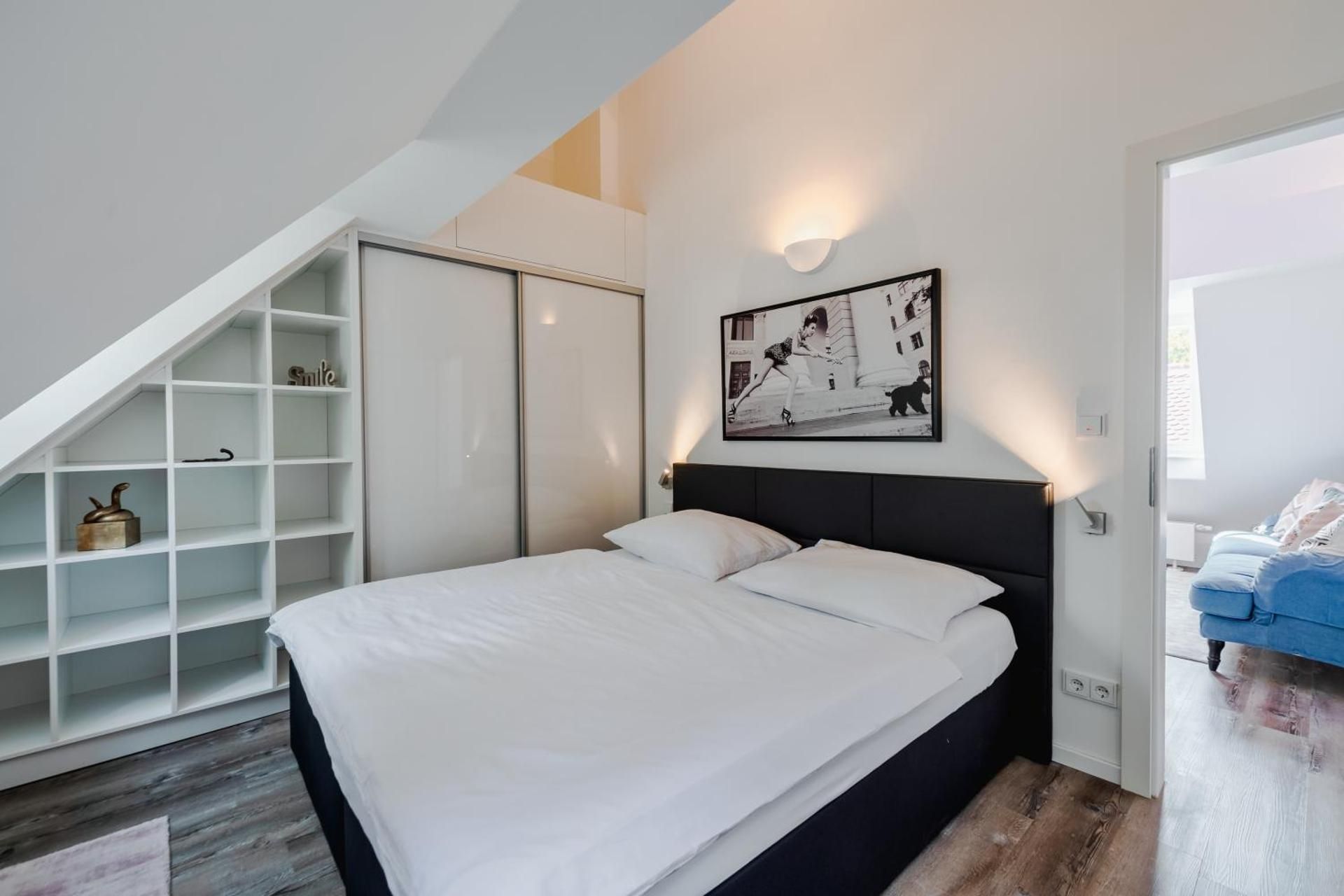 Deluxe Apartment with Parking Space