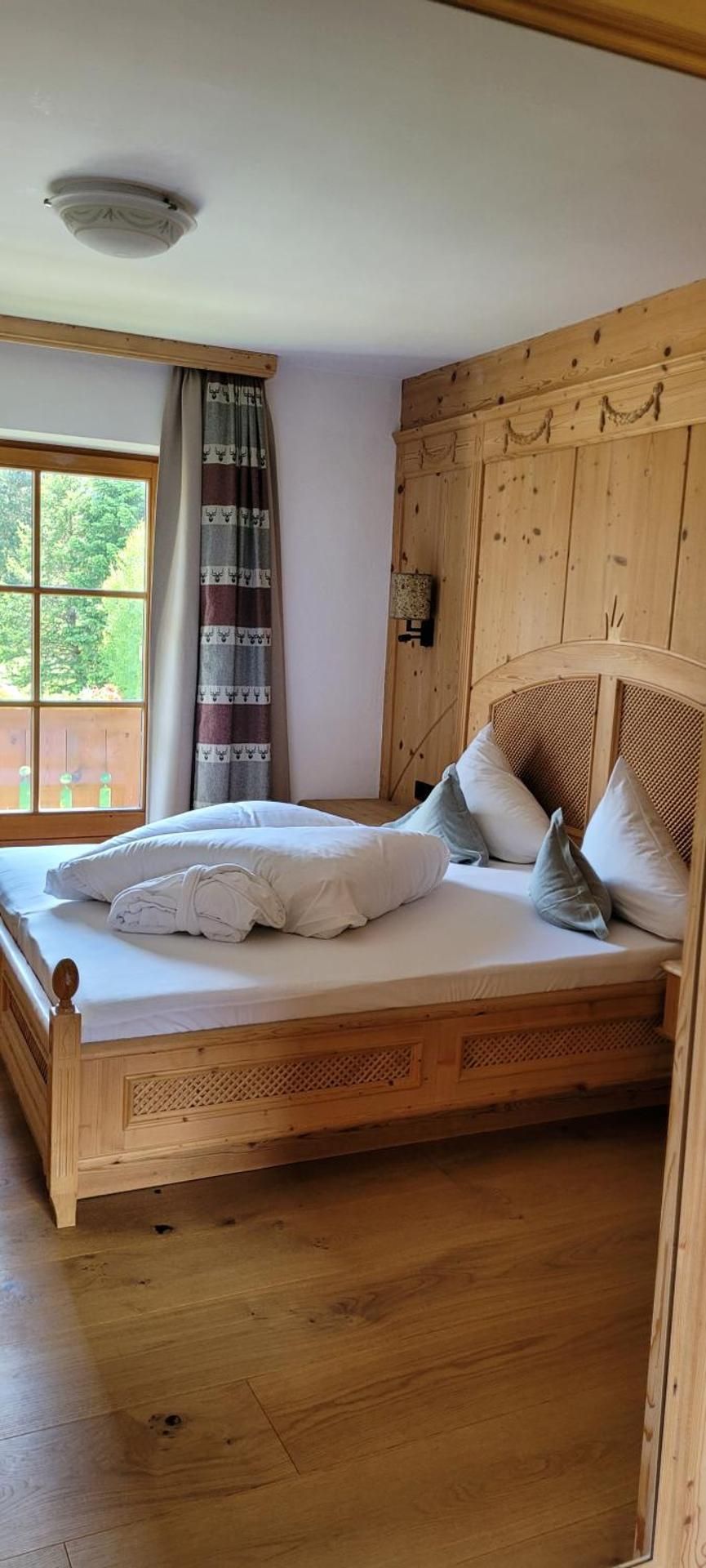 One-Bedroom Suite with Balcony