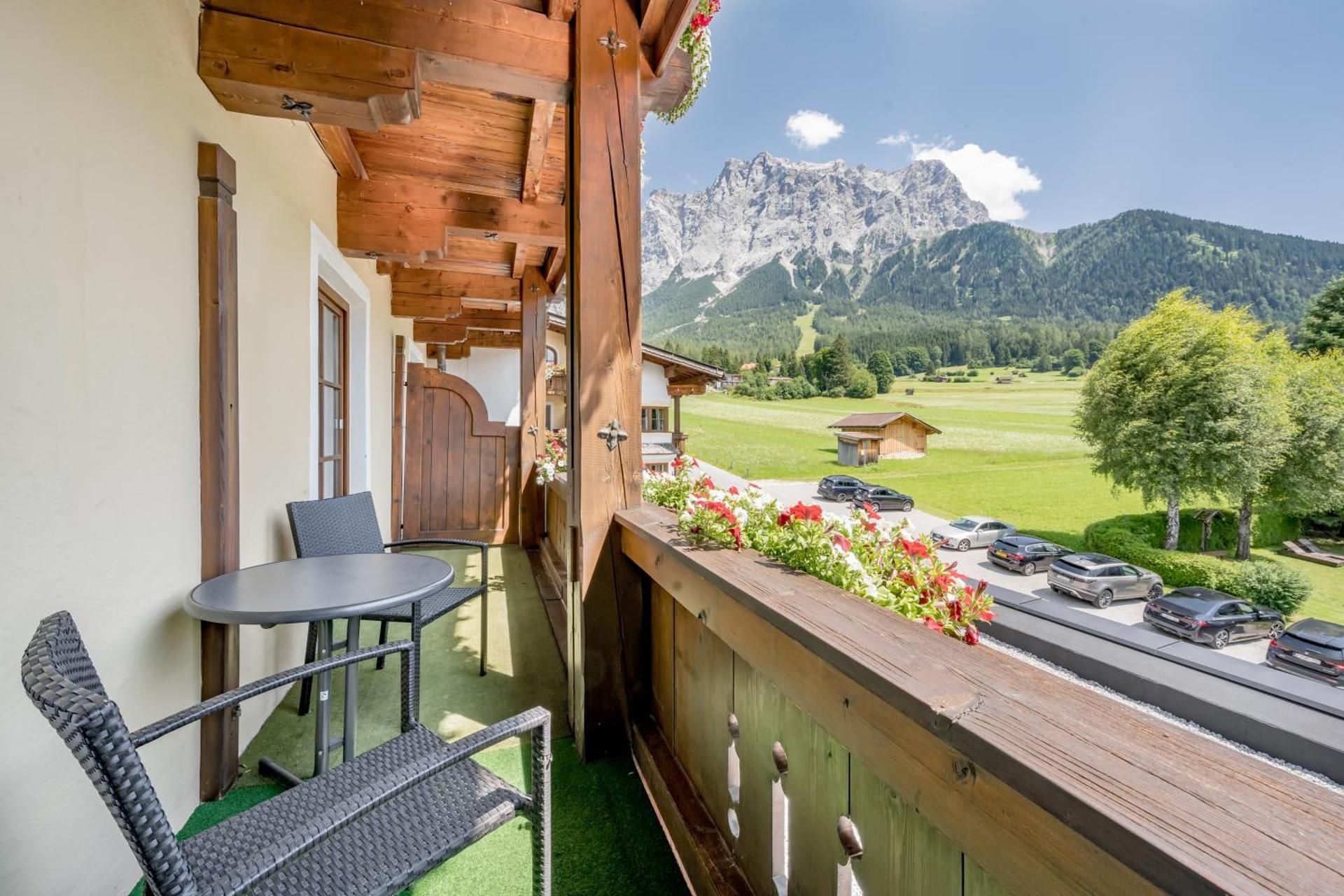 One-Bedroom Suite with Balcony