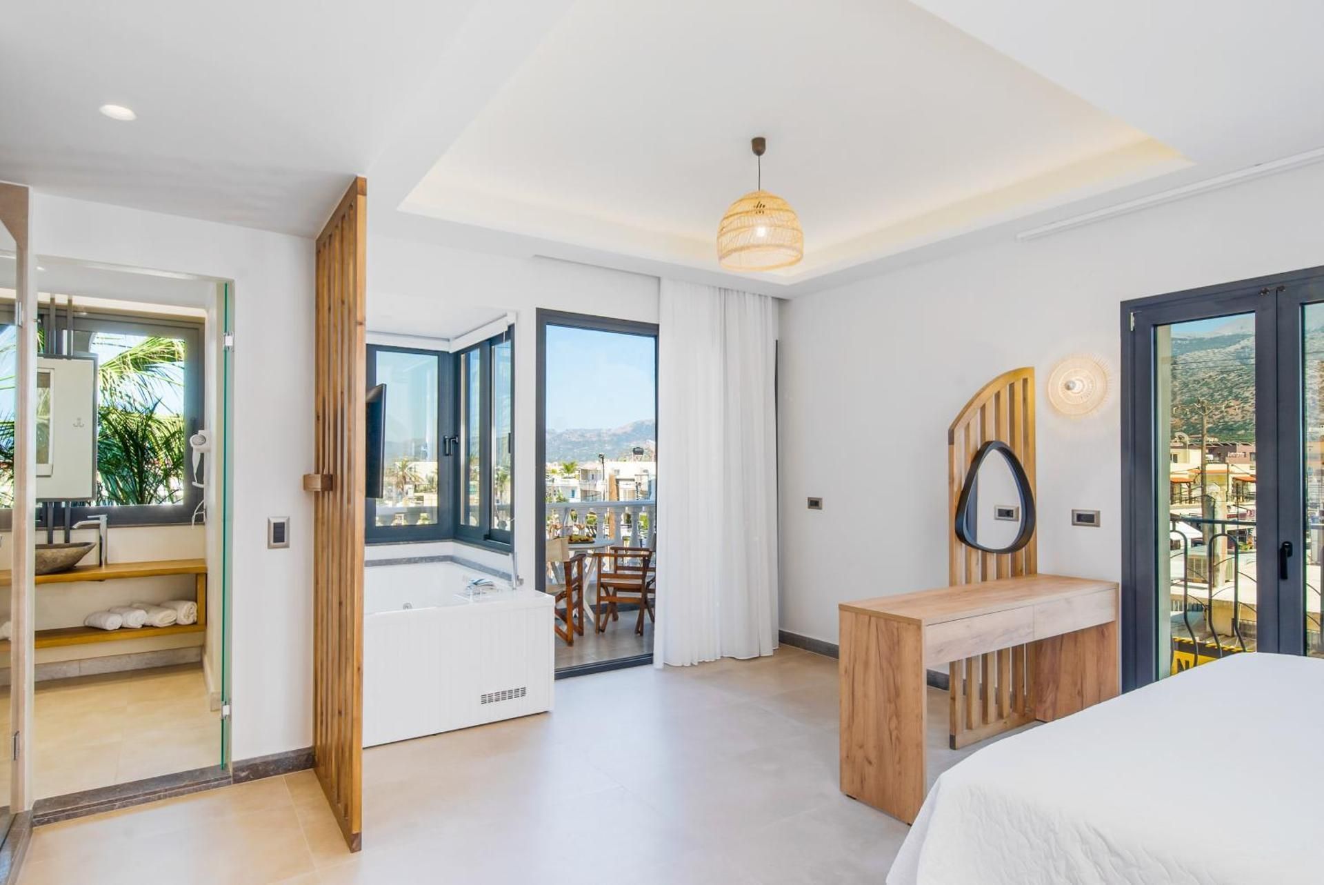 Junior Suite with Hot Tab