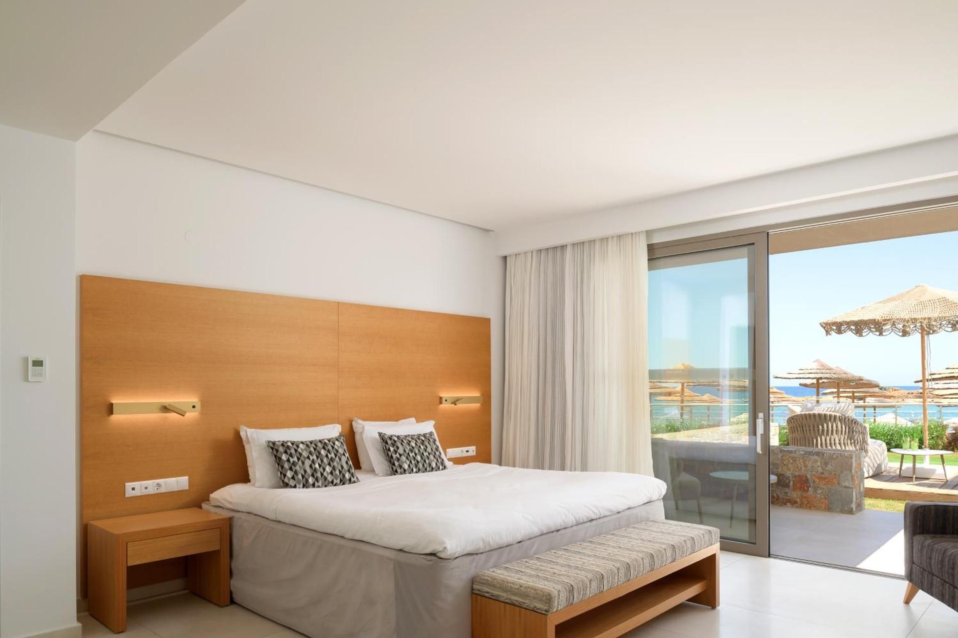 White Deluxe Suite, Beachfront