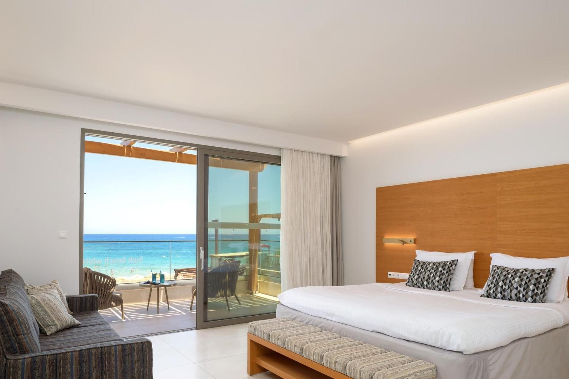 White Deluxe Suite, Beachfront