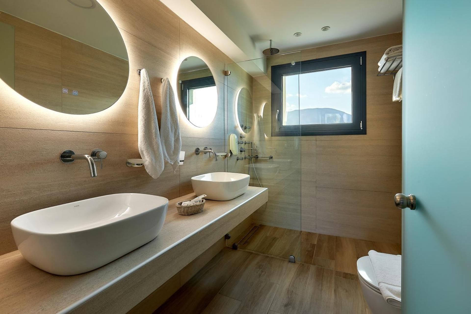 Superior Suite 1 Bedroom Swim Up Garden View