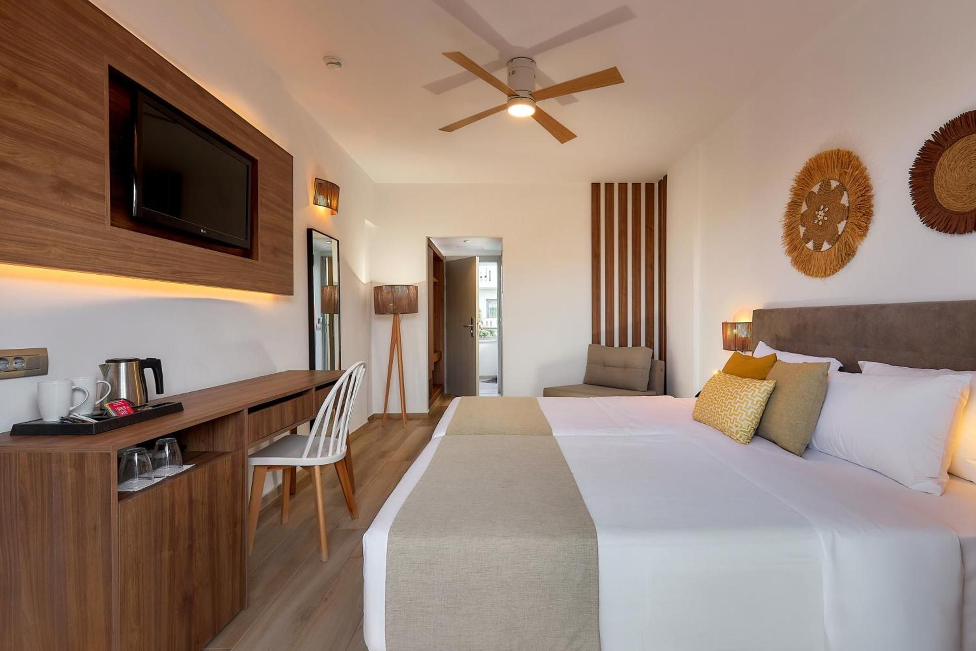 Superior Double Room Swim Up Garden View