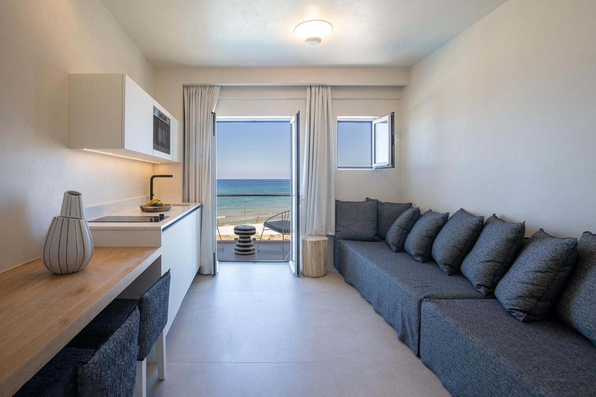 Deluxe Suite with Sea View and Hot Tub