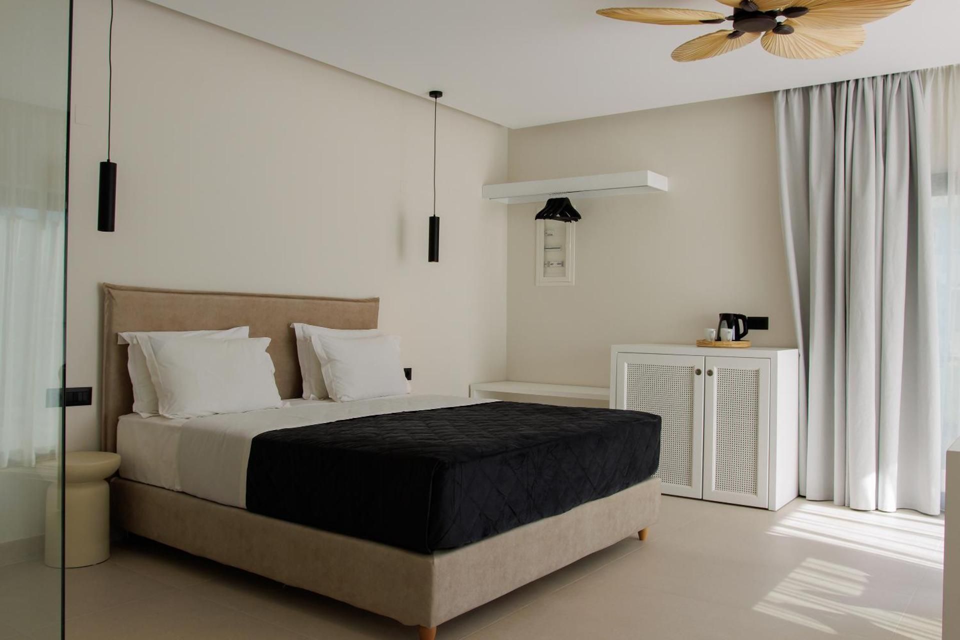 Deluxe King Suite