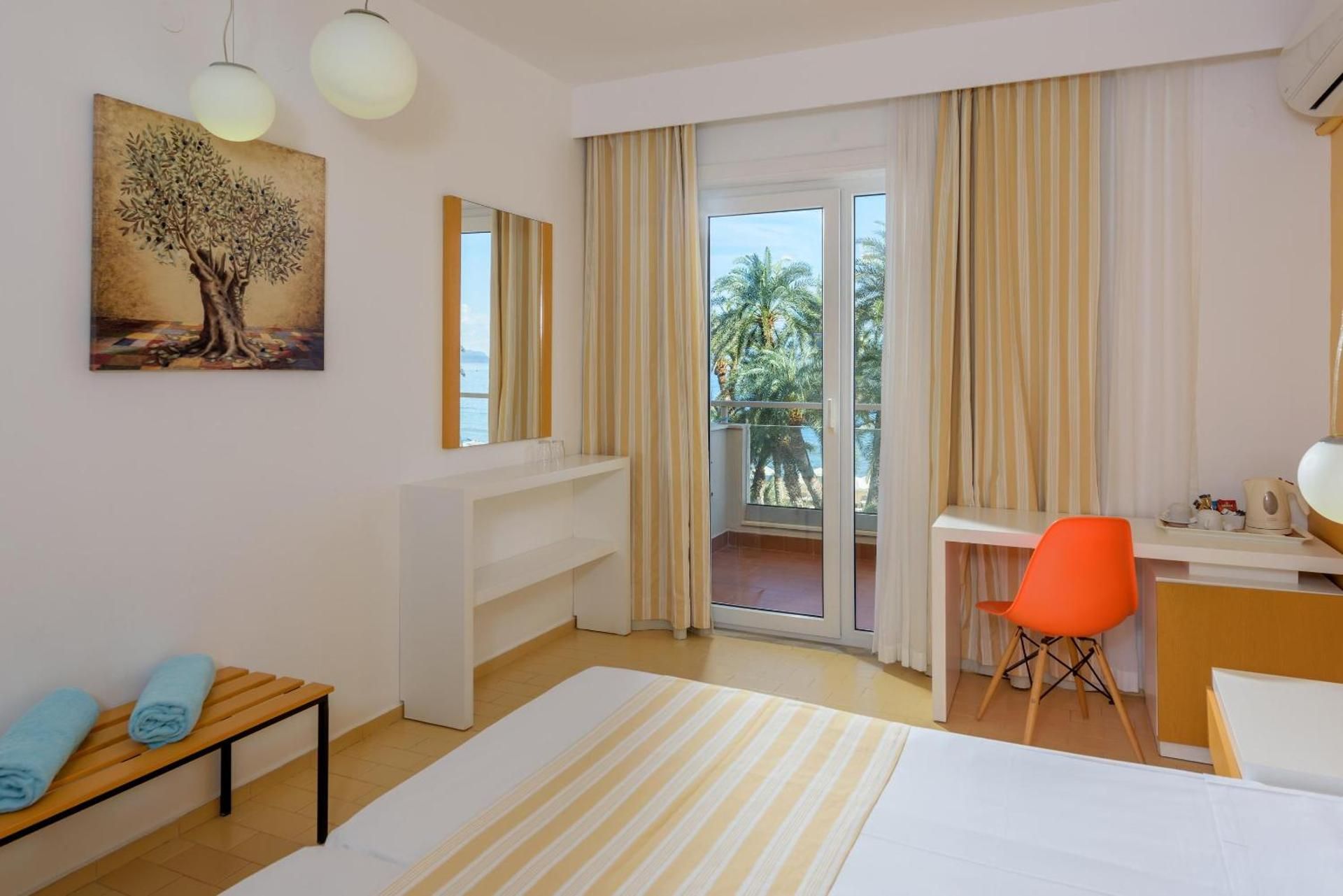 Double or Twin Room with Sea View