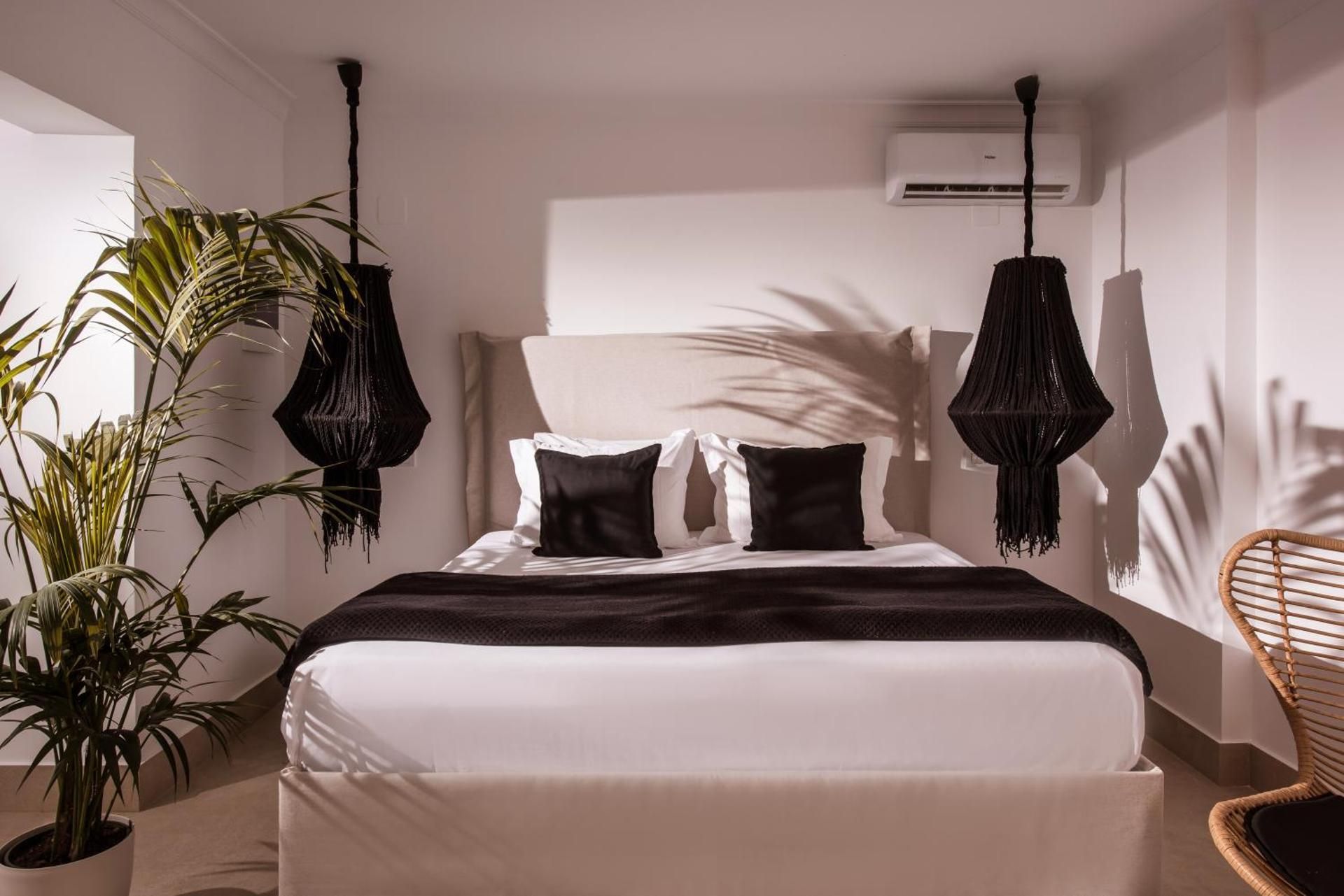 Deluxe Super King Size Bed with Garden View