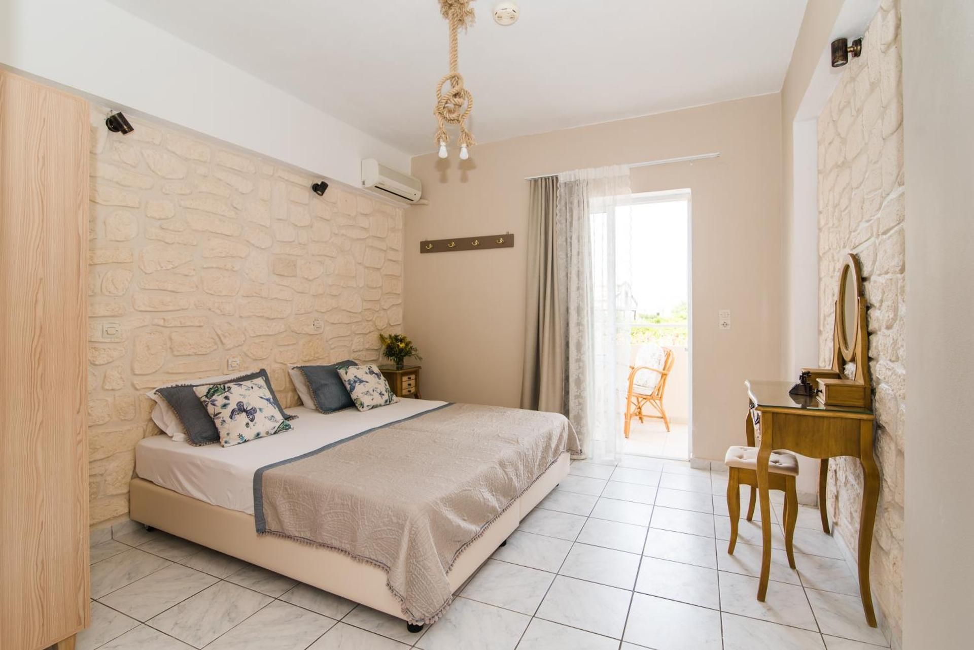 Studio (2 Adults)