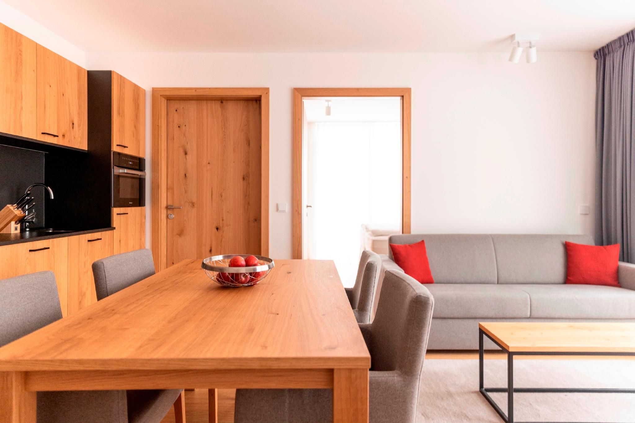 3-Bedroom Maisonette Apartment with Loggia