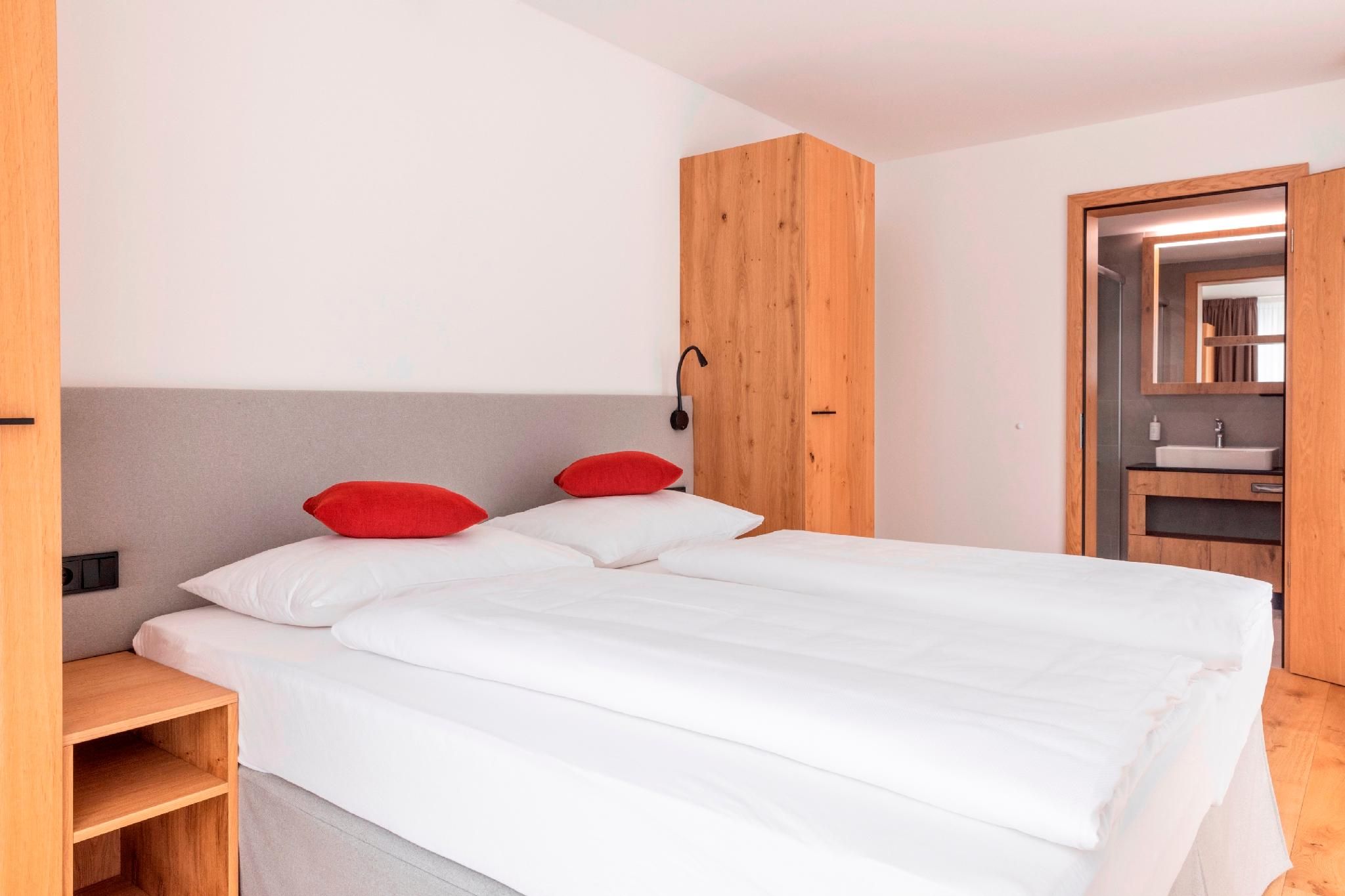2-Bedroom Maisonette Apartment with Loggia