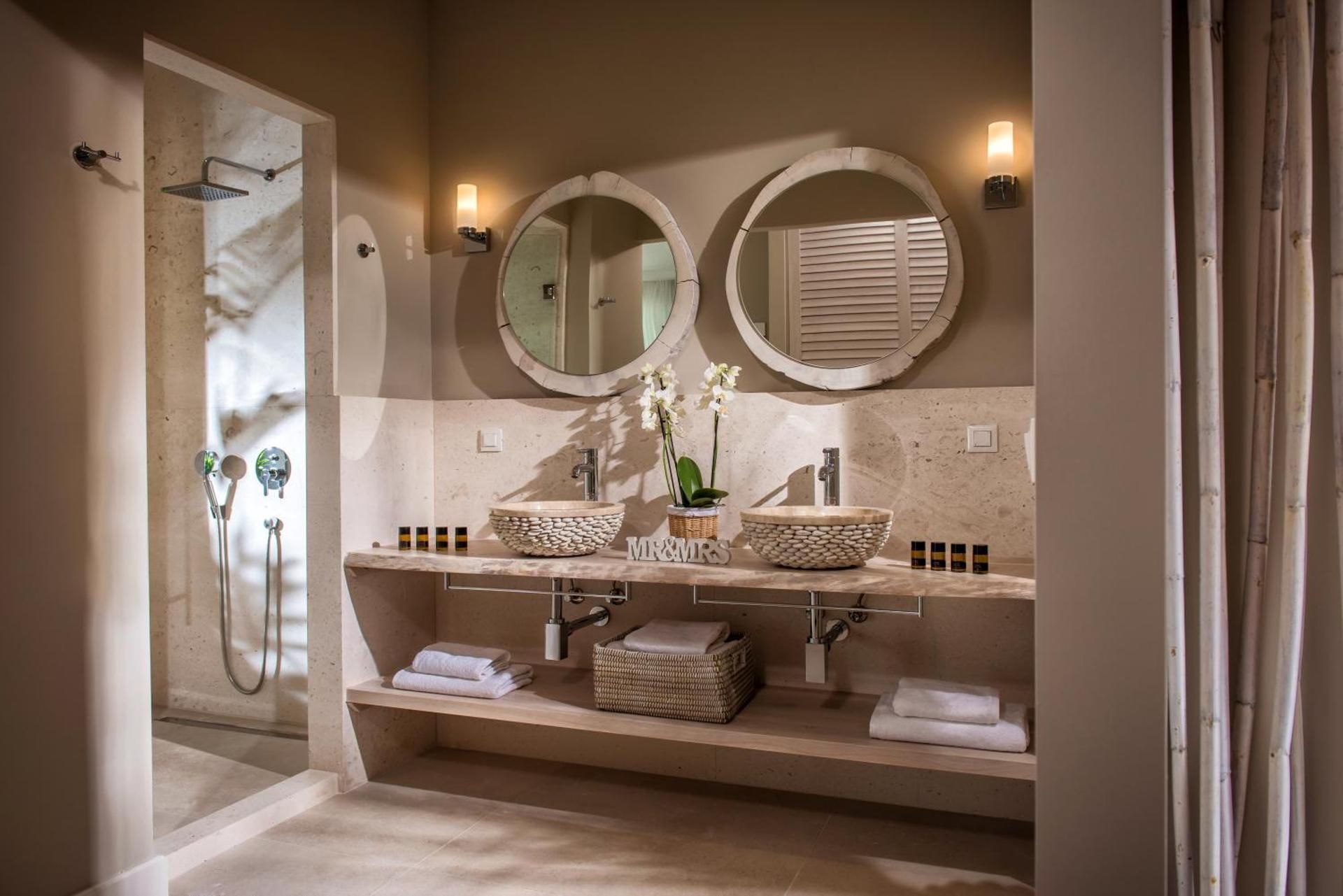 Luxury Veranda Suite With hot tub