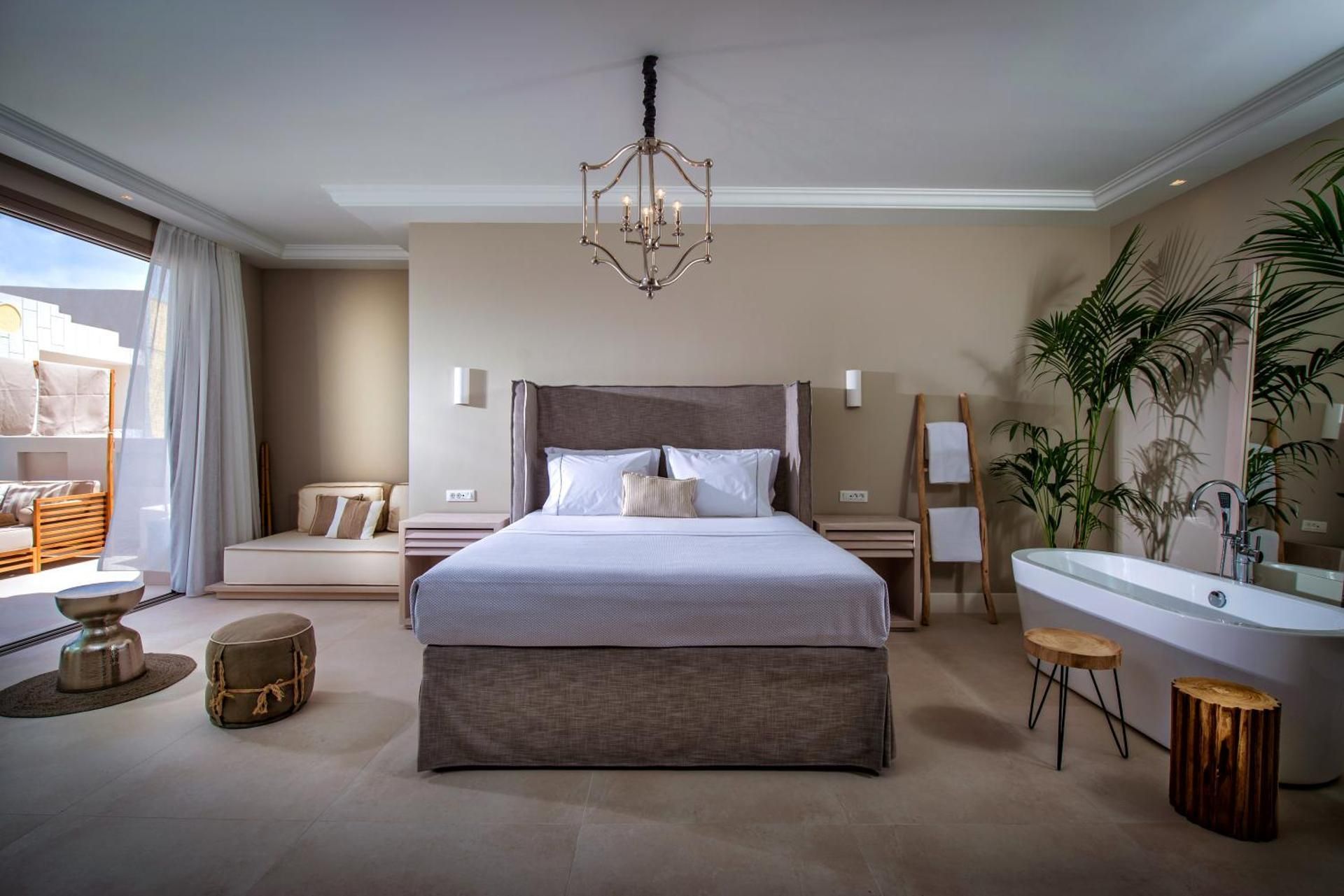 Luxury Veranda Suite With hot tub