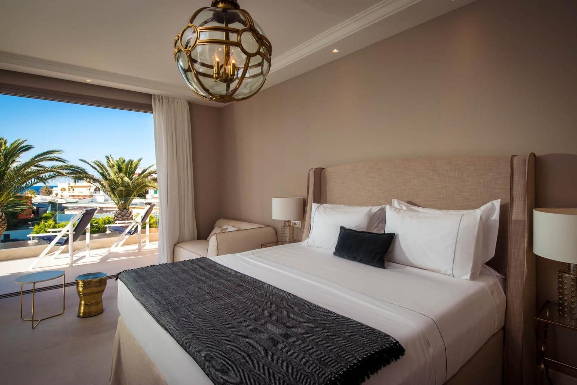 Exclusive Palm Suite With Hot Tub