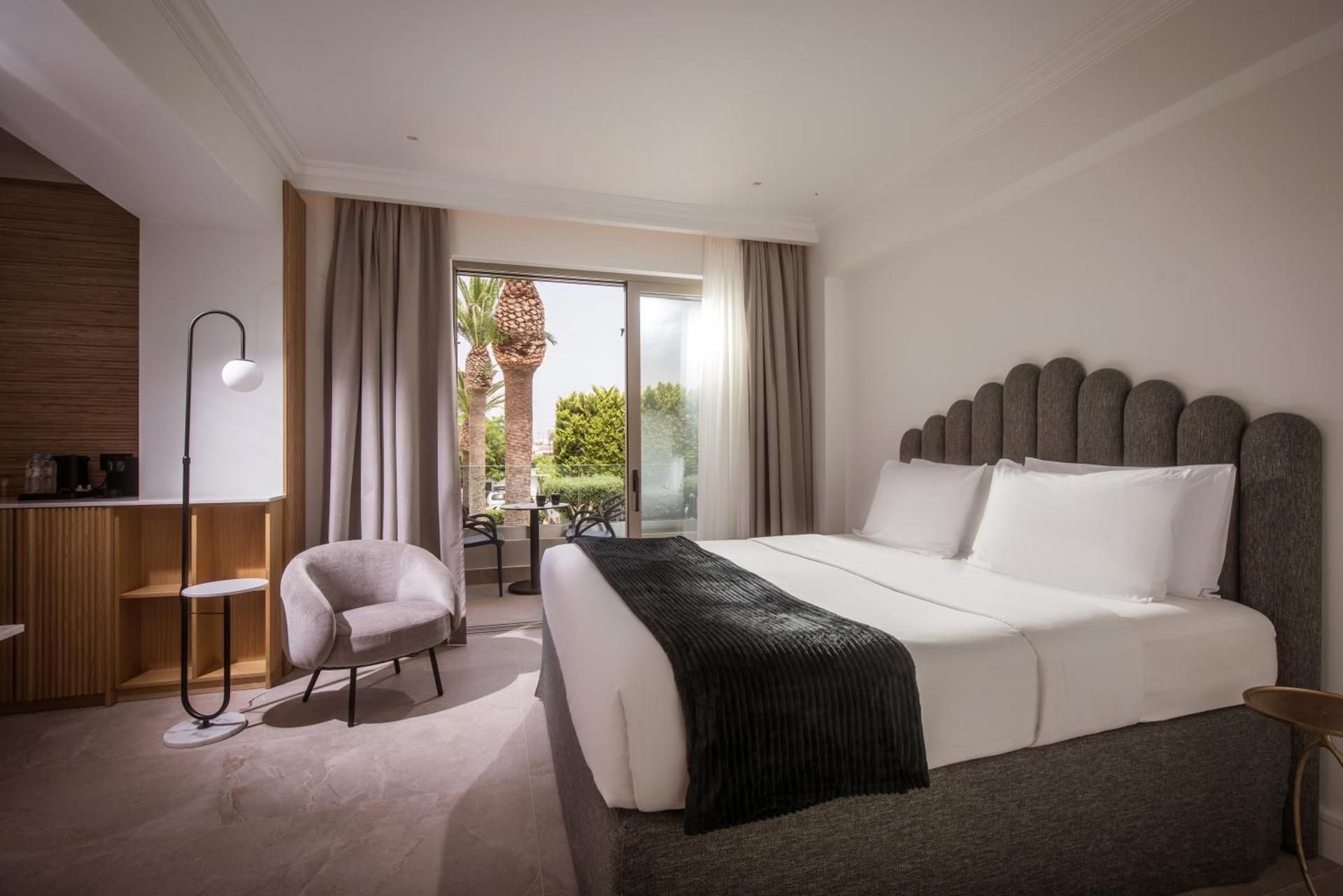 Junior Suite with Pool View