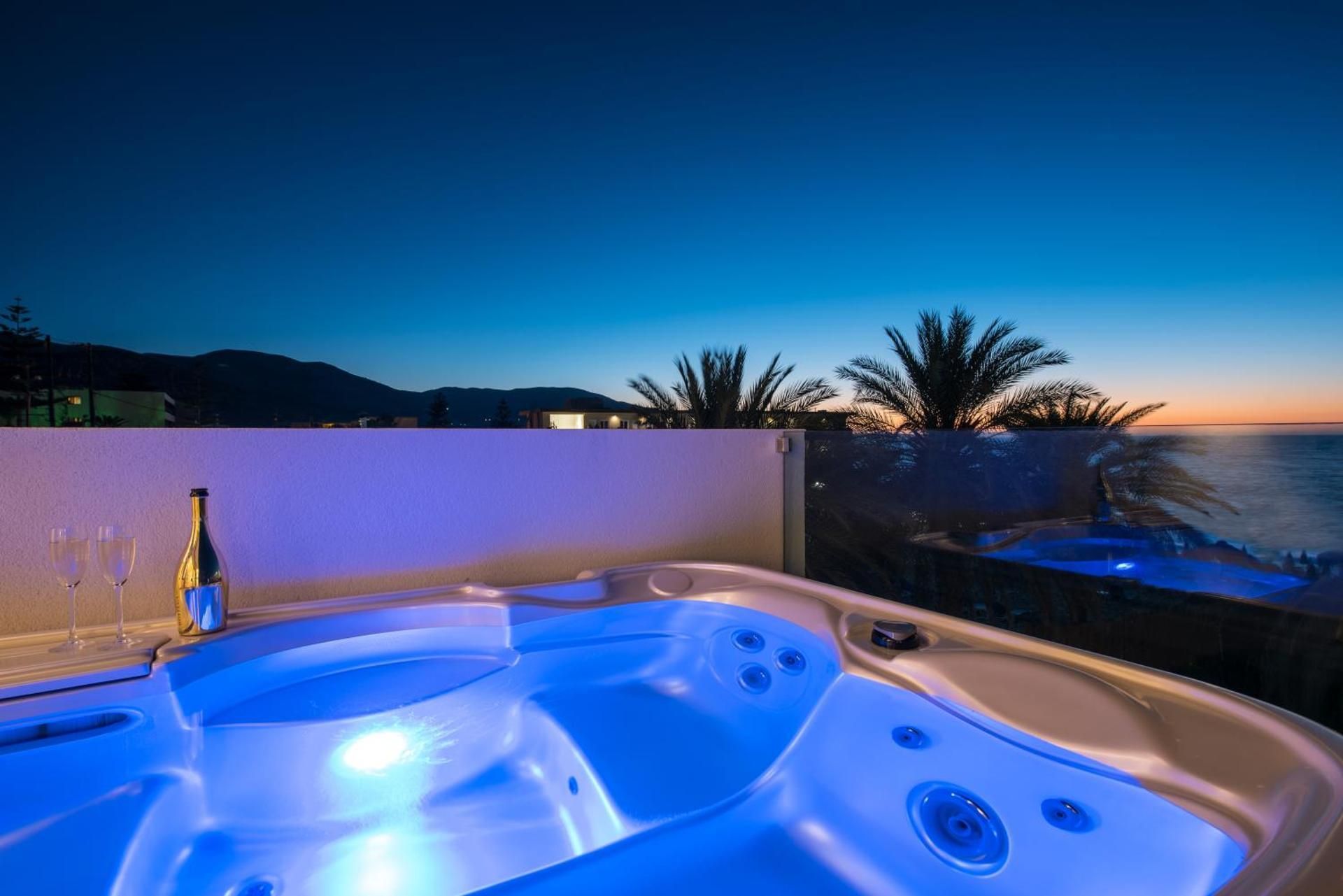 Deluxe Blue Suite with Sea View and Hot Tub - Annex