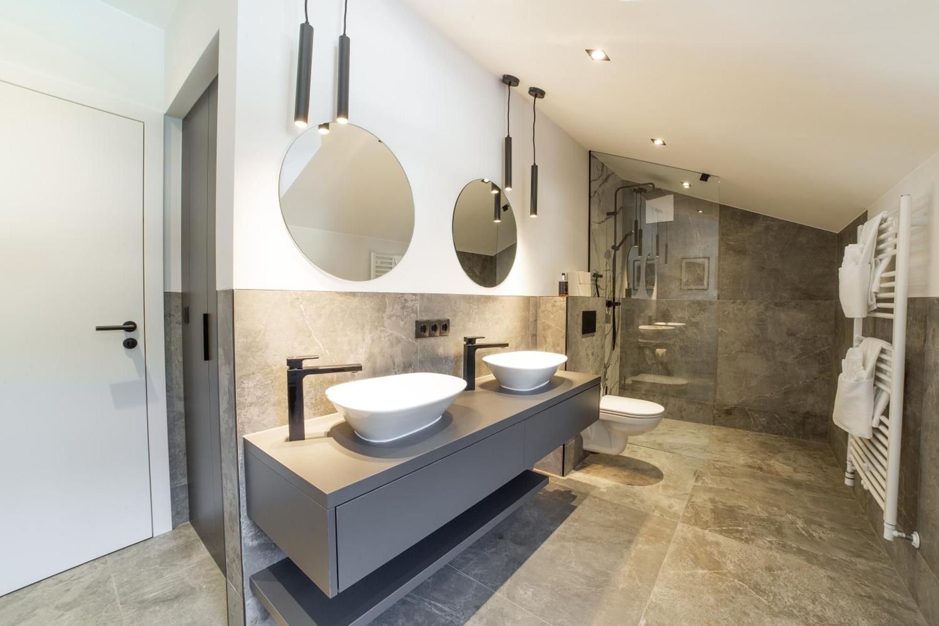 Three-Bedroom Apartment with Bath