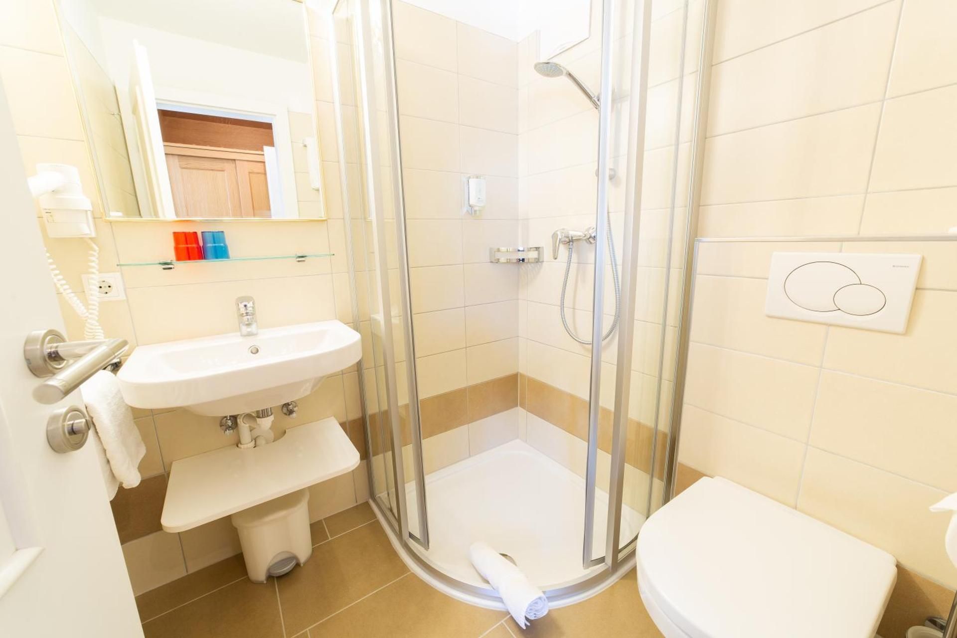 Two-Bedroom Apartment (4-6 Adults)
