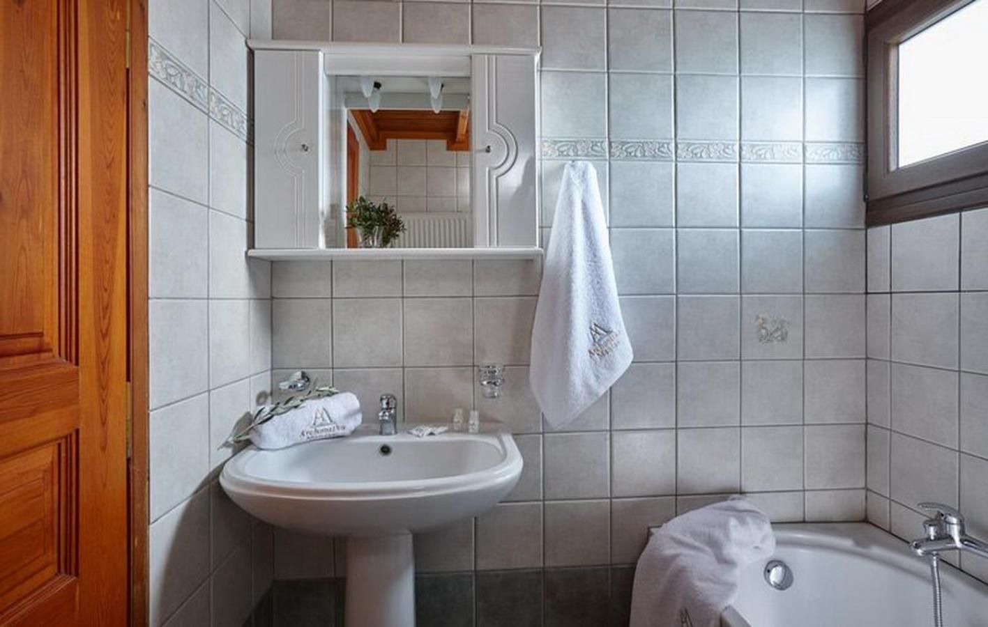 Quadruple Room Split Level