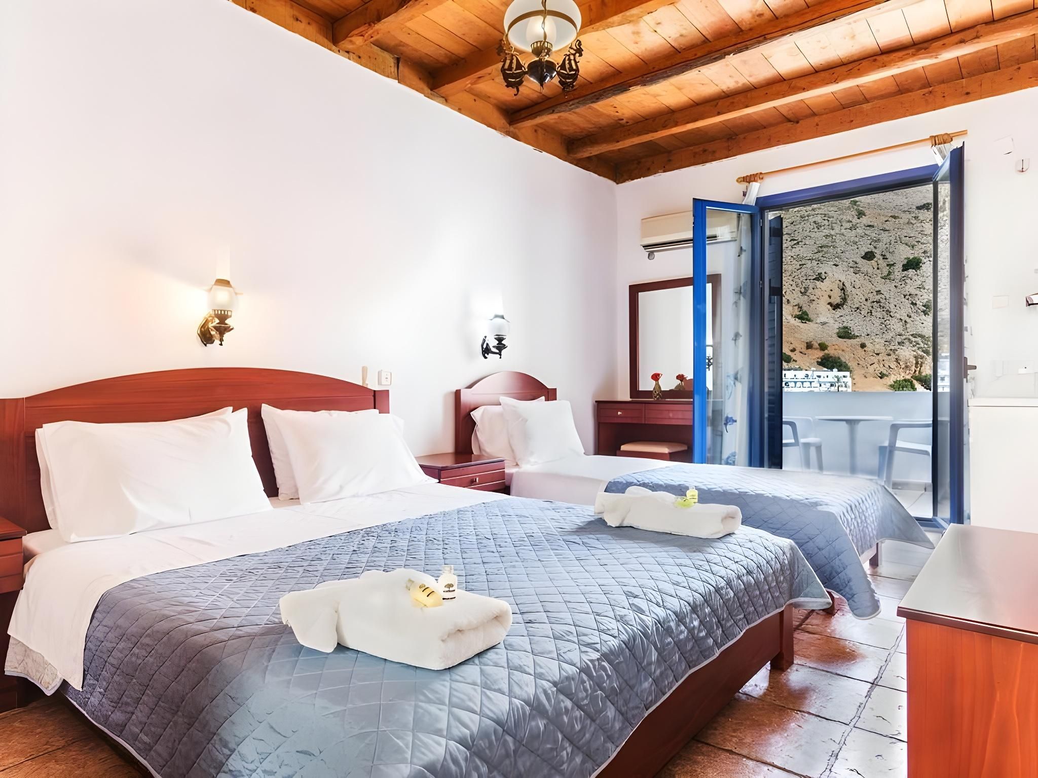 Triple with Sea View-Triple room-Sea View-Private Bathroom