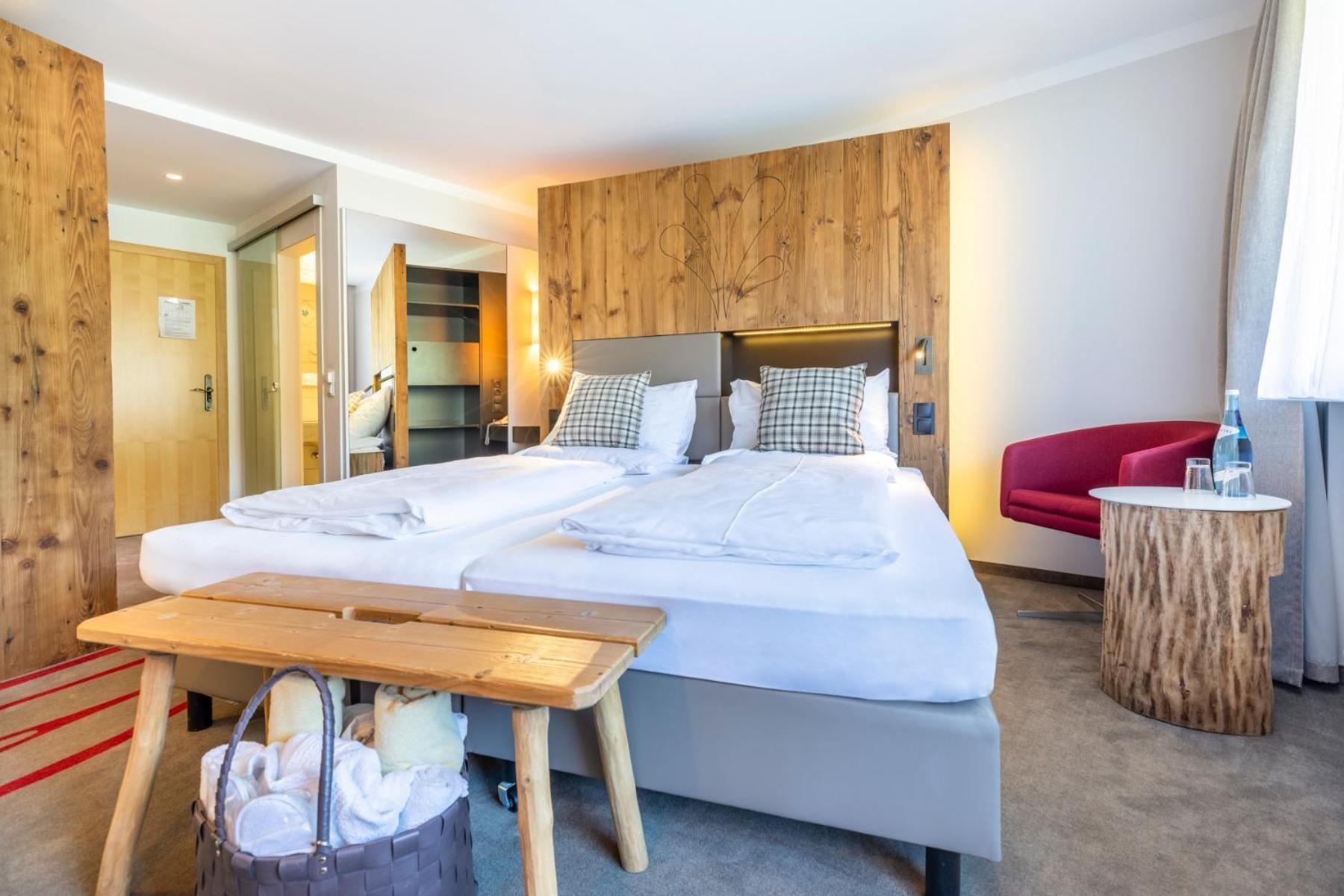 Double Room (1 Adult)