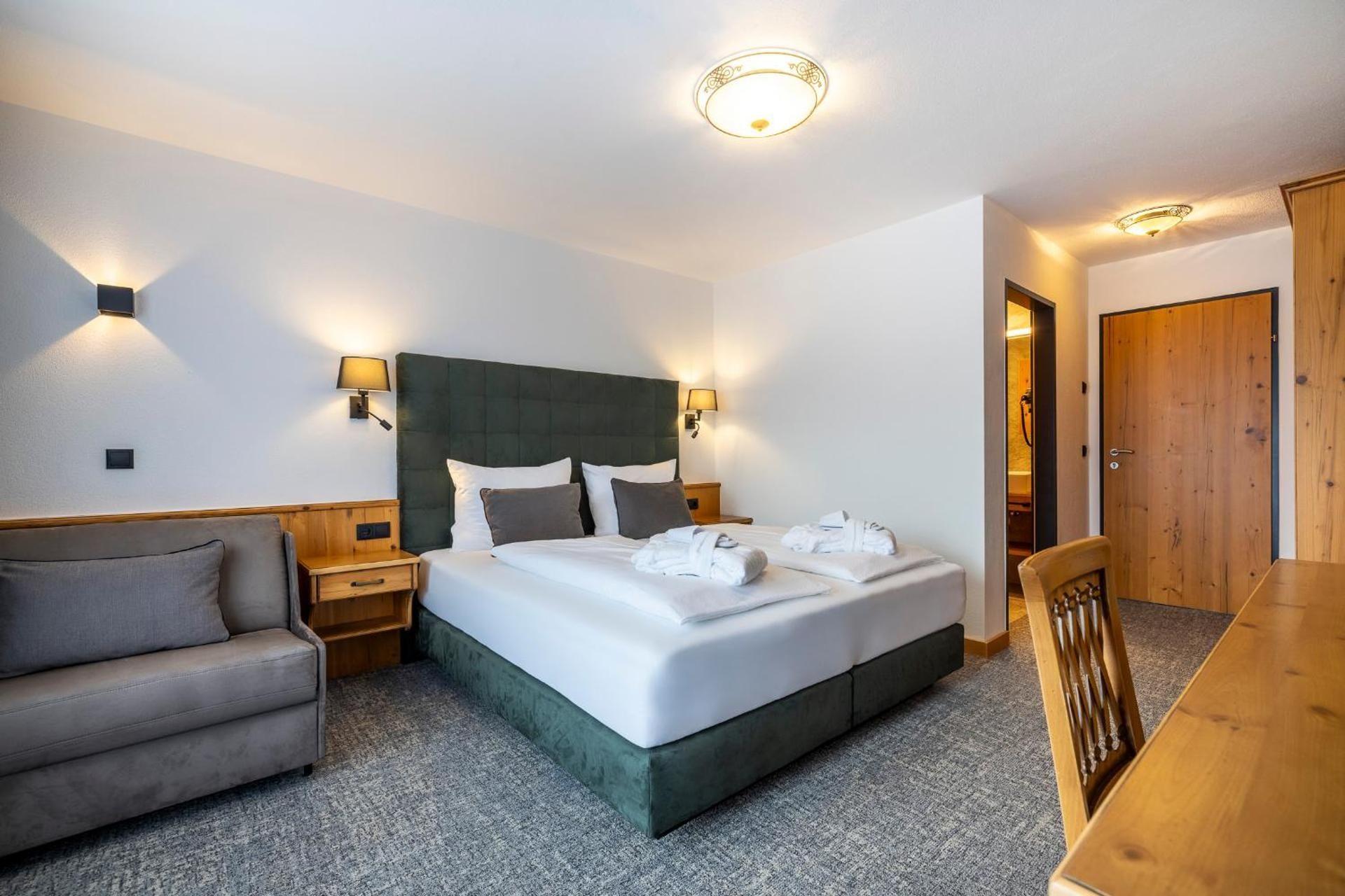 Deluxe Double or Twin Room