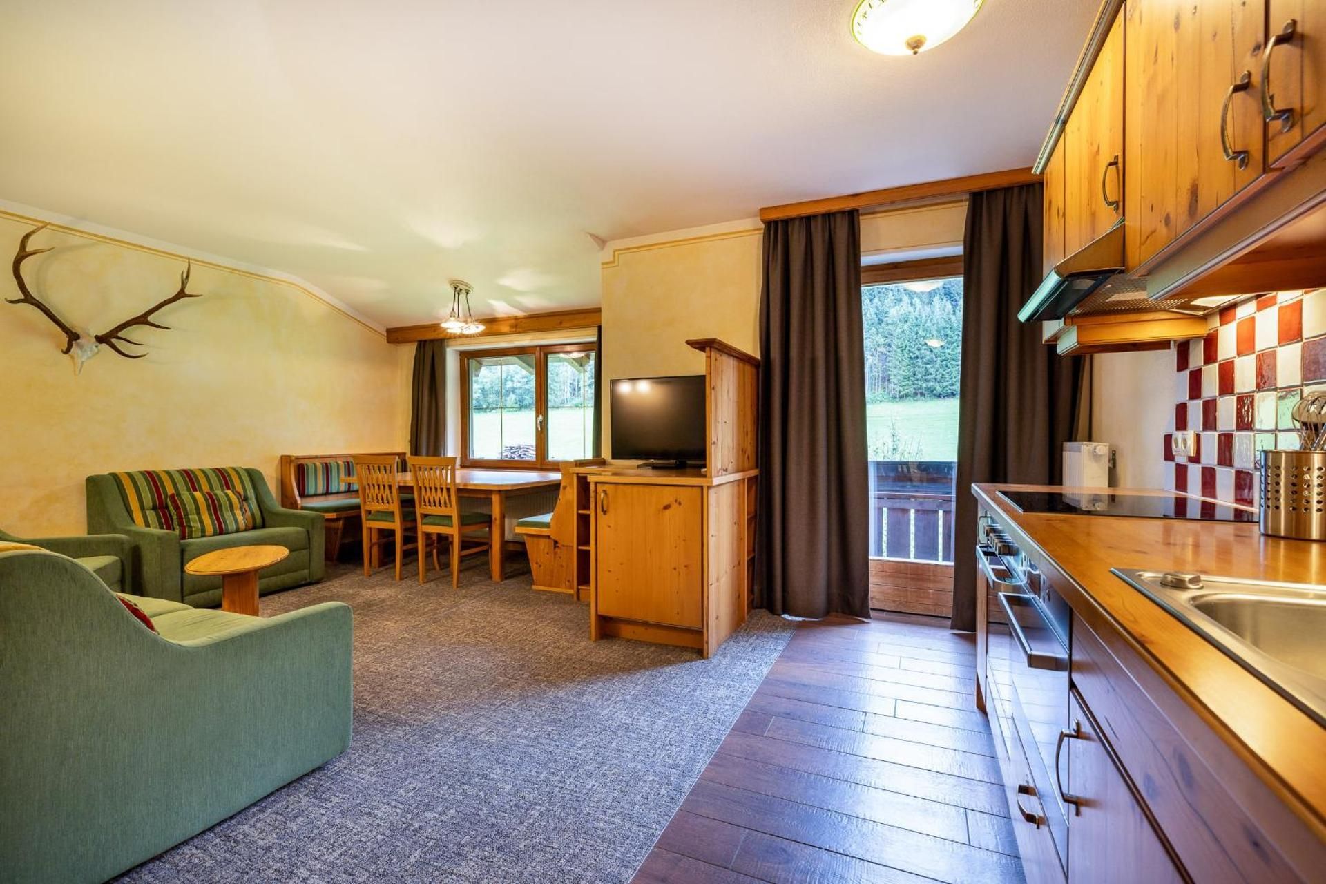 DELUXE APARTMENT