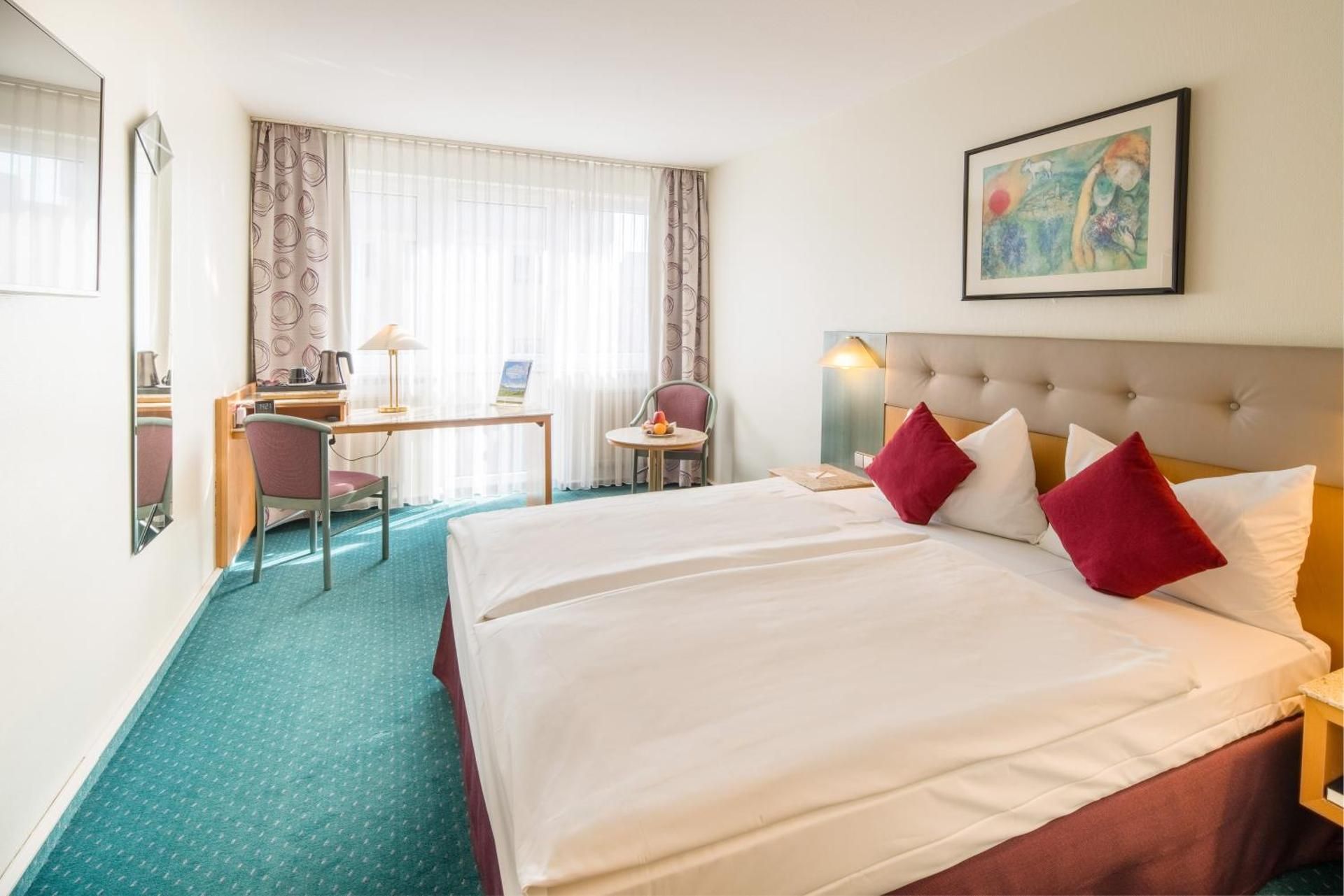 Comfort Queen Room with Queen Bed and View