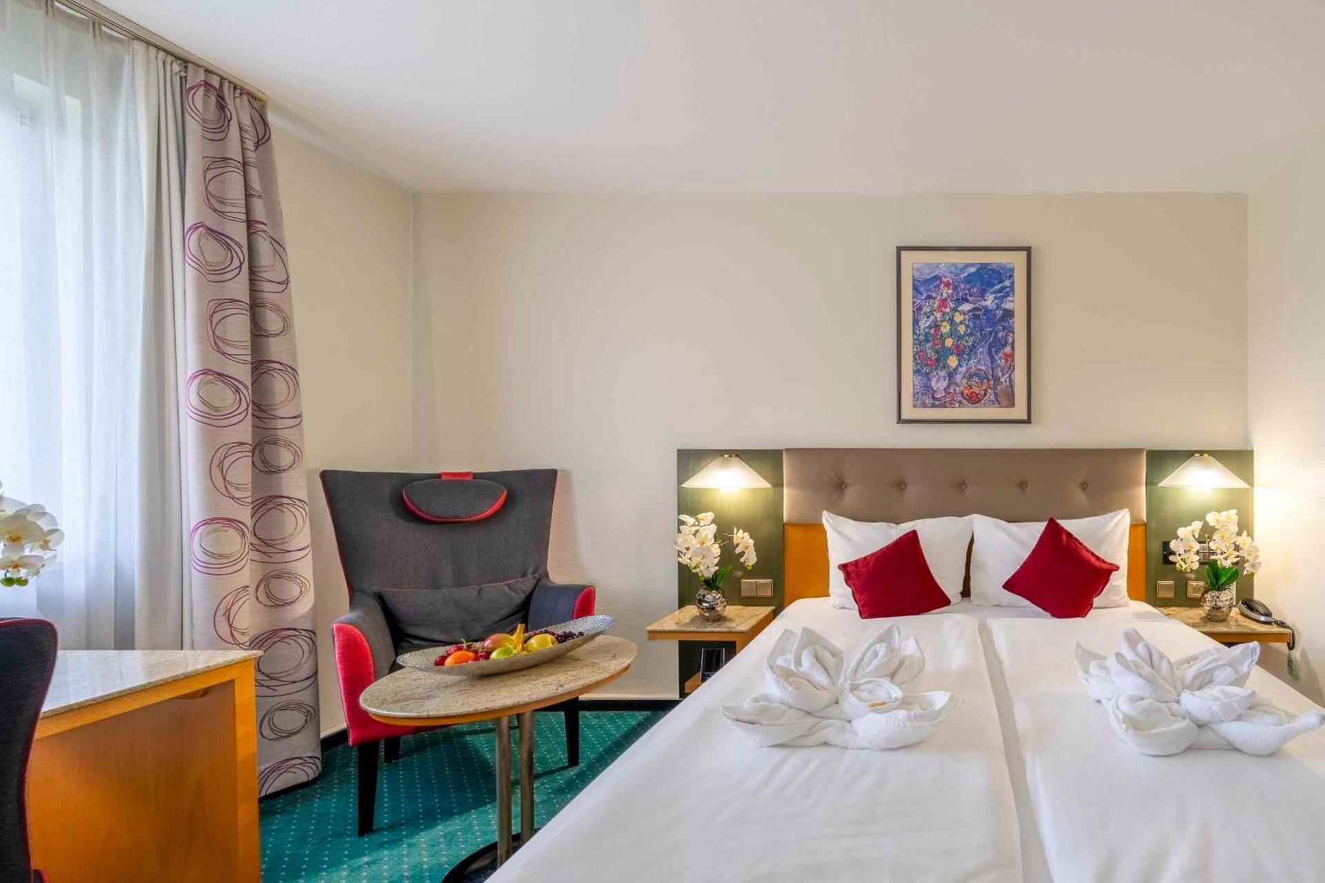 Comfort Queen Room with Queen Bed and View
