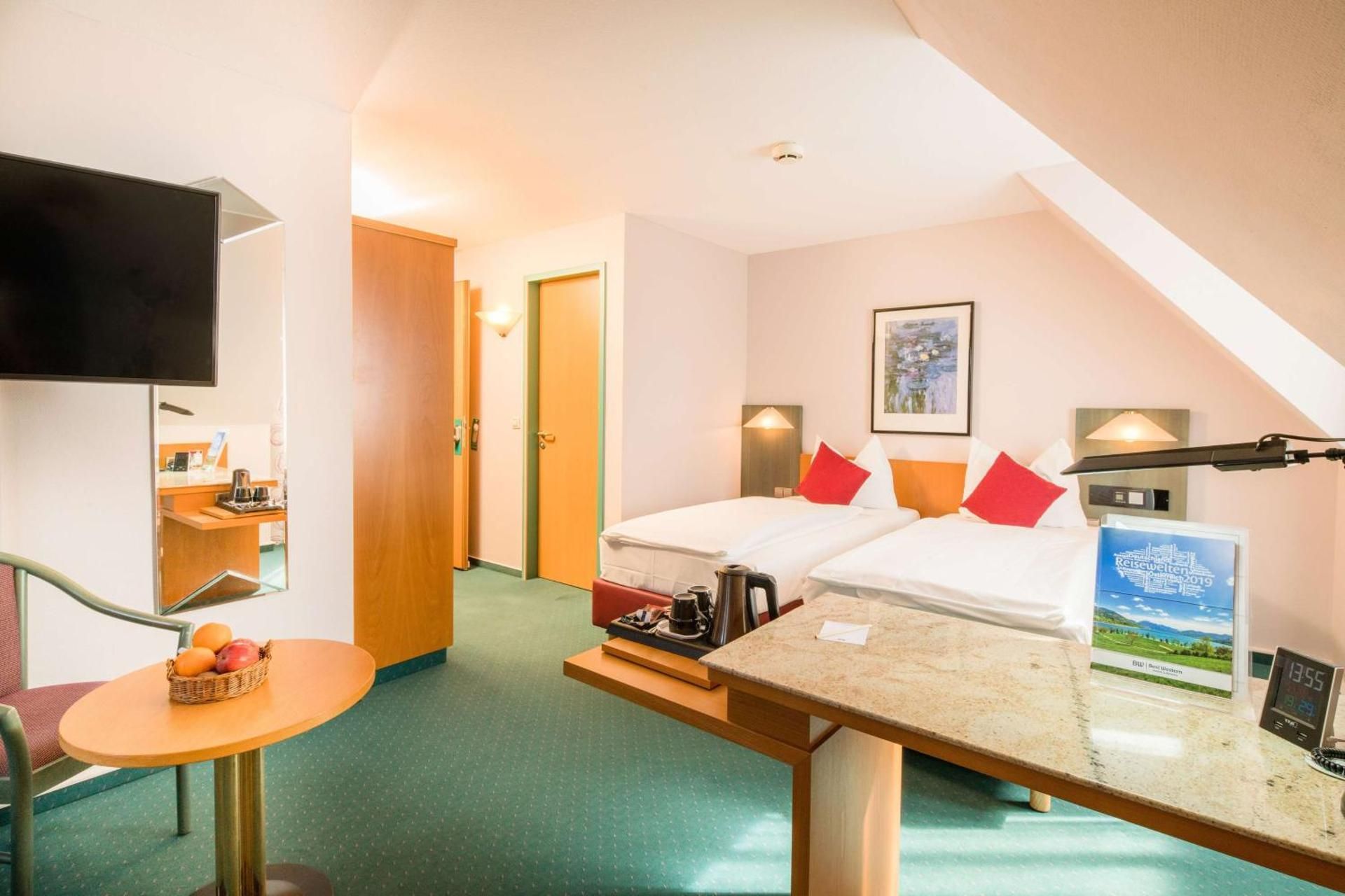 Comfort Triple Room with Queen Bed