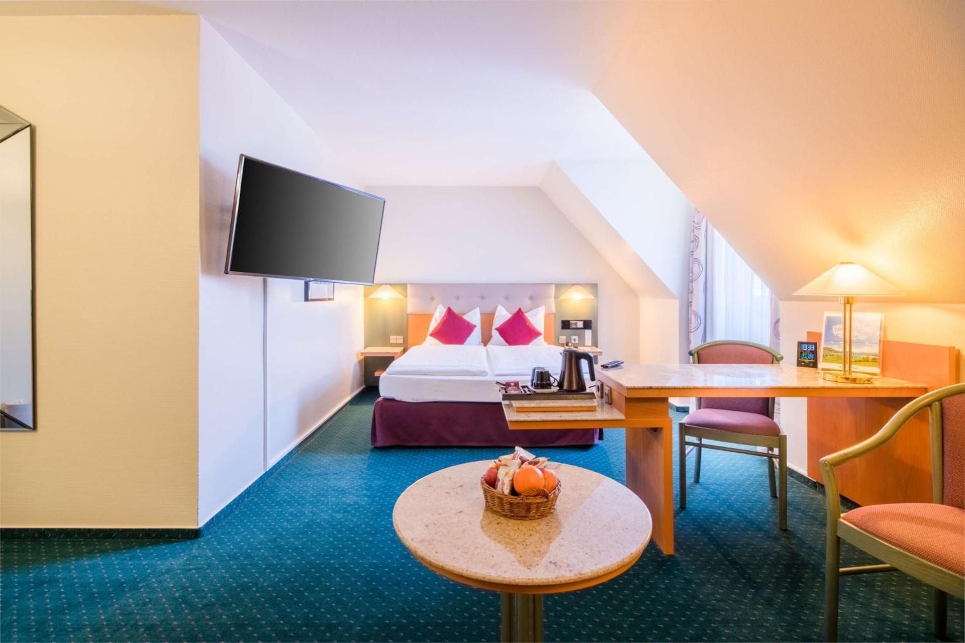 Comfort Triple Room with Queen Bed
