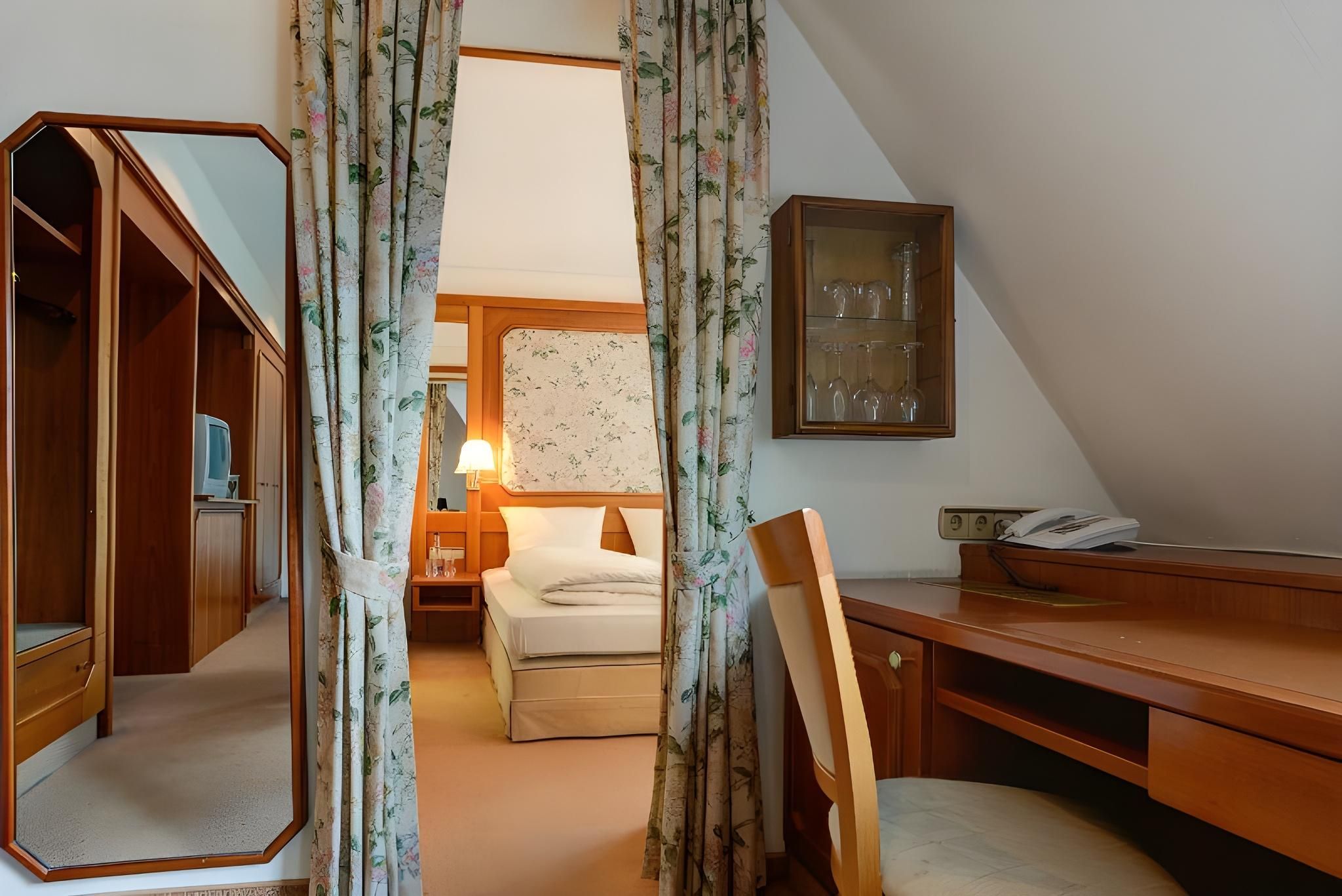 Centro Hotel Stern, Trademark Collection by Wyndham Standard Quadruple Room 2