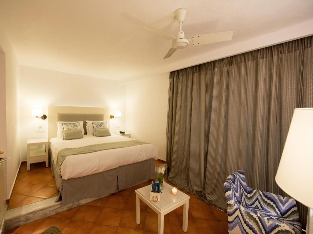 Island Waterfront Suite with Private Pool